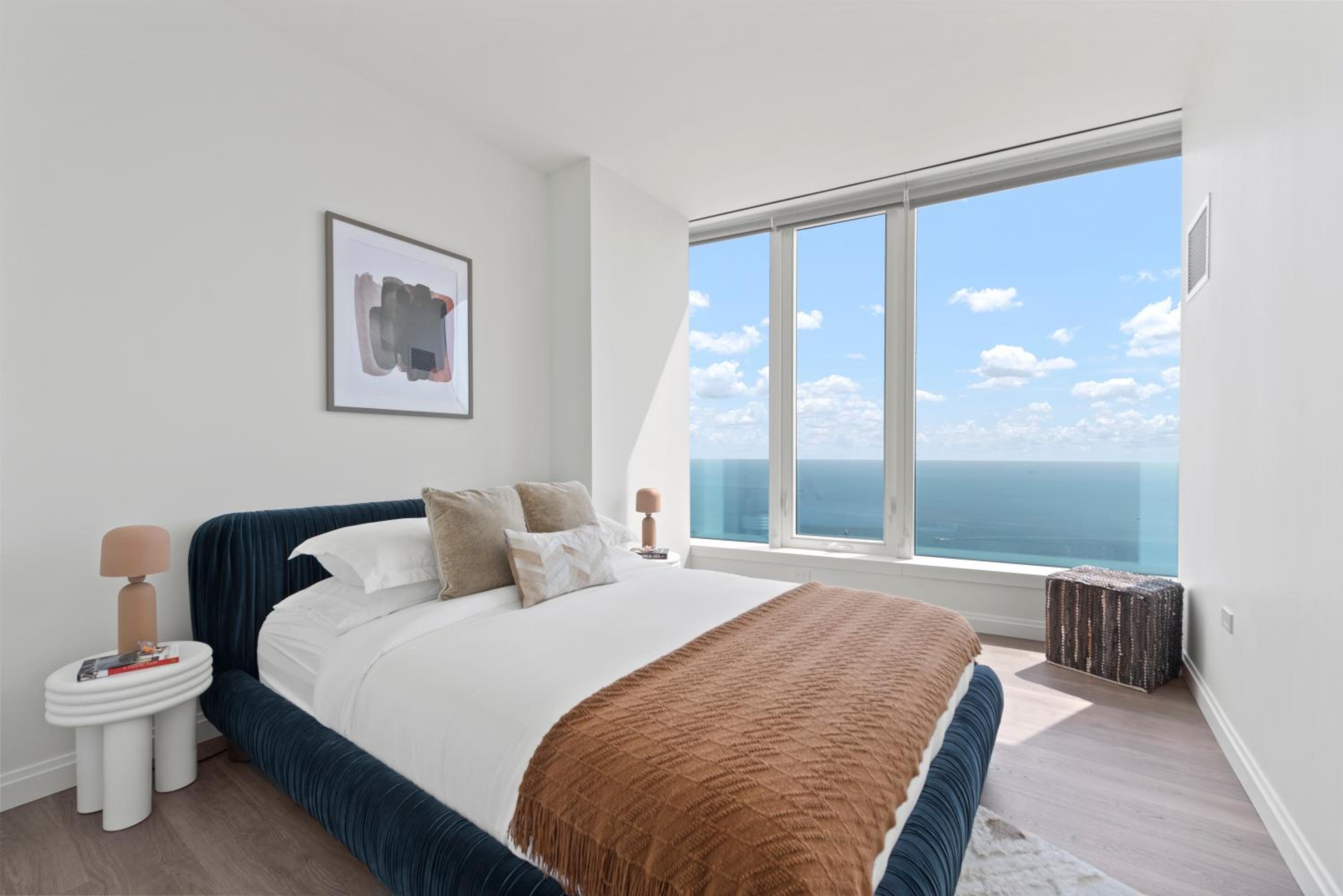 Lux Apts with Lake Views and Top Amenities