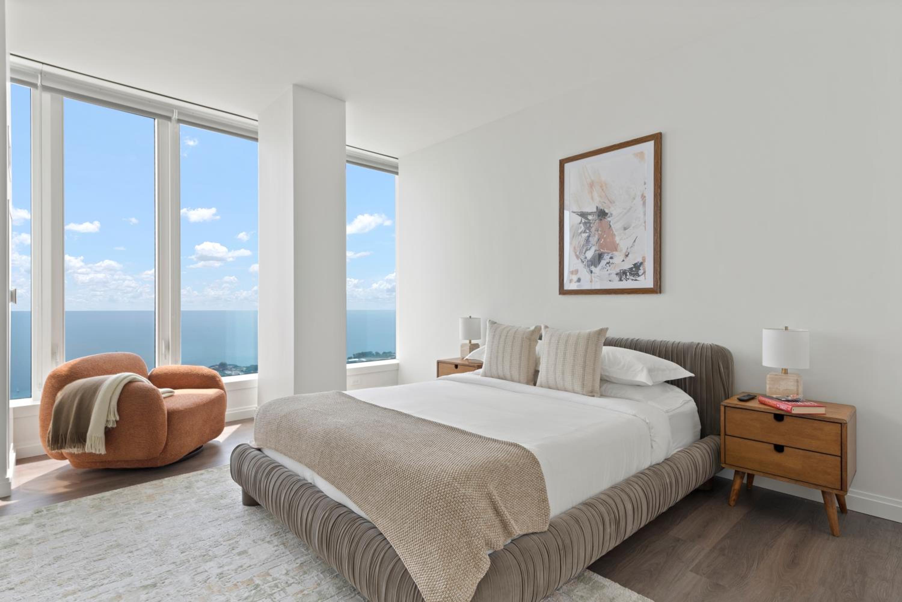 Lux Apts with Lake Views and Top Amenities