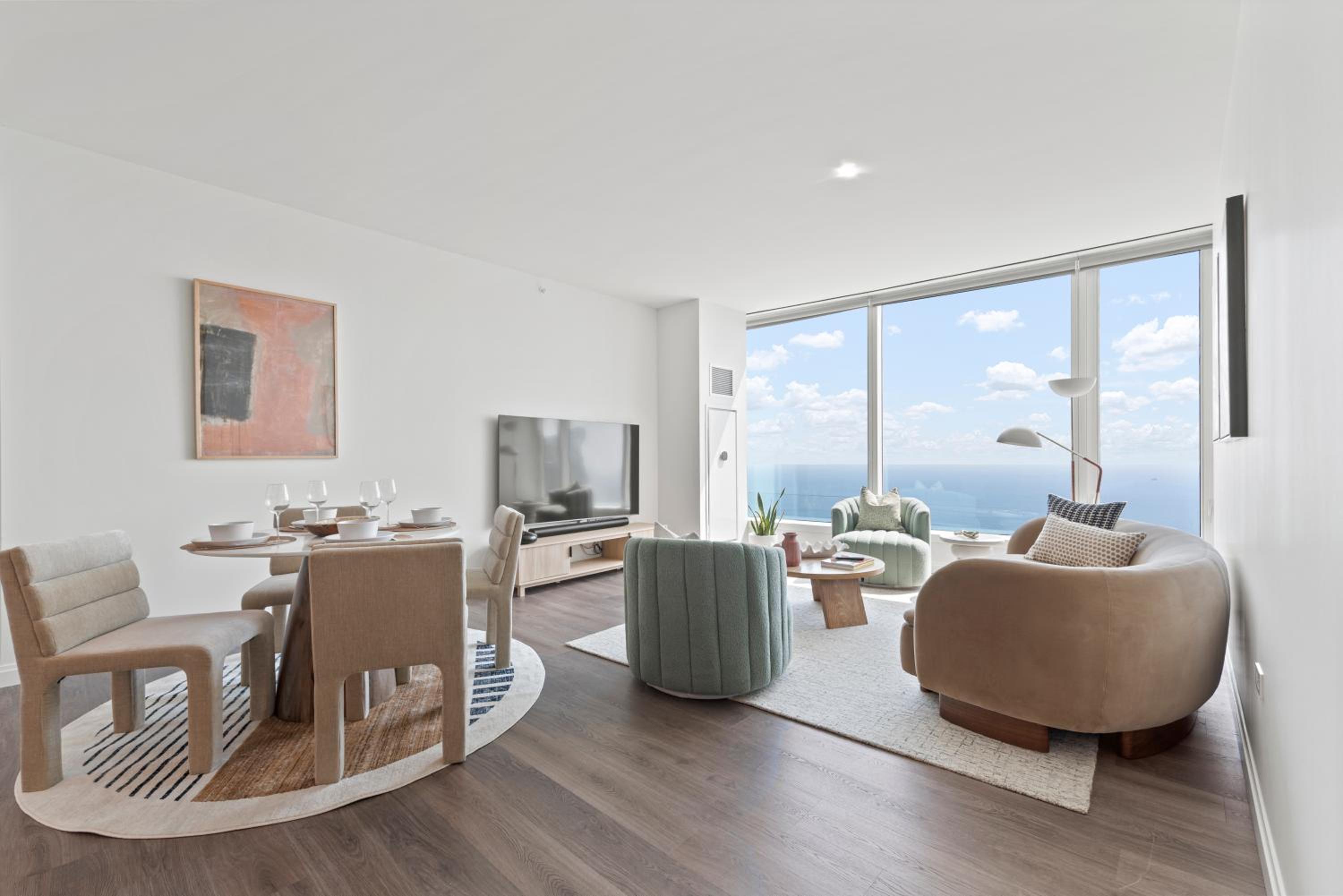 Lux Apts with Lake Views and Top Amenities