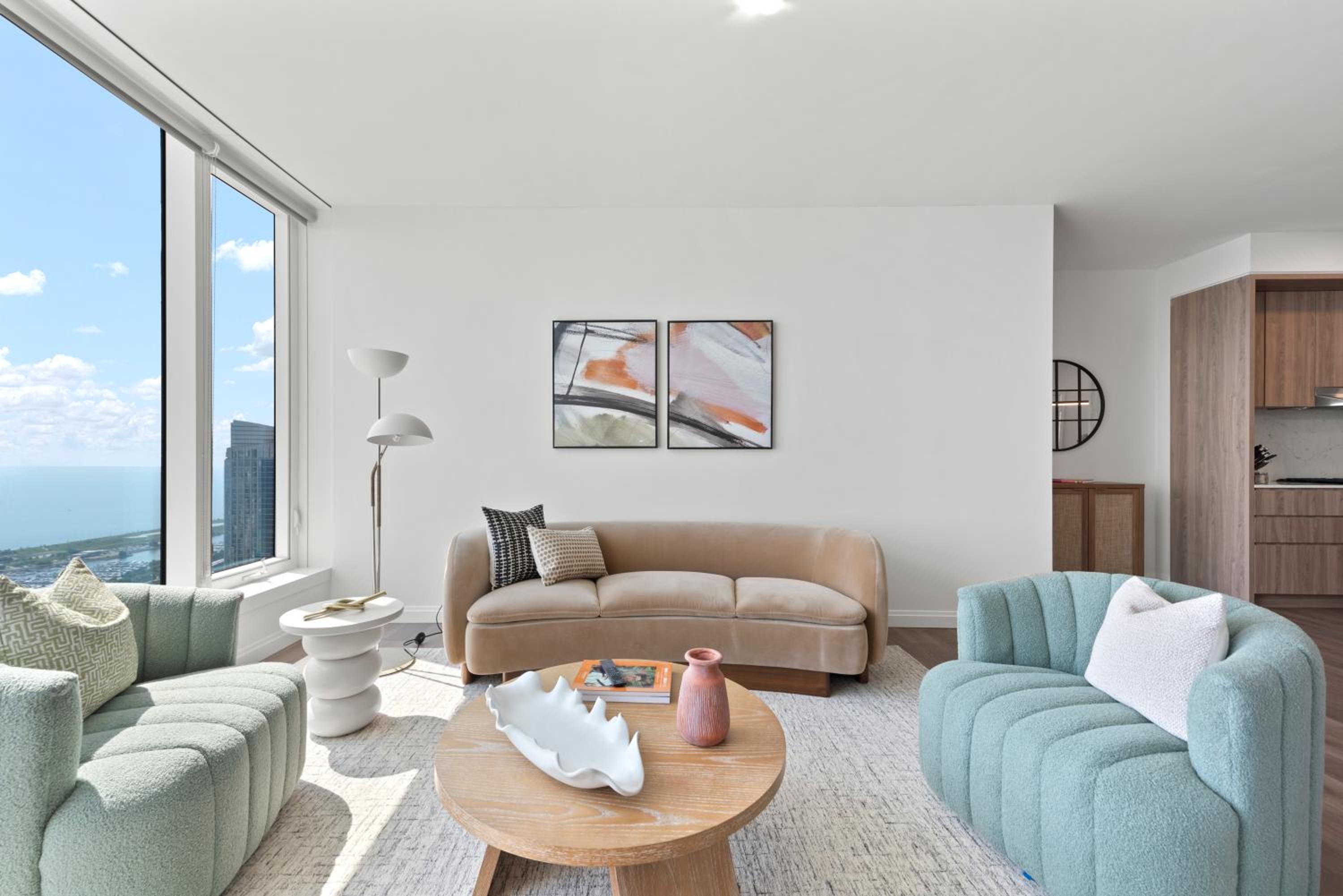 Lux Apts with Lake Views and Top Amenities