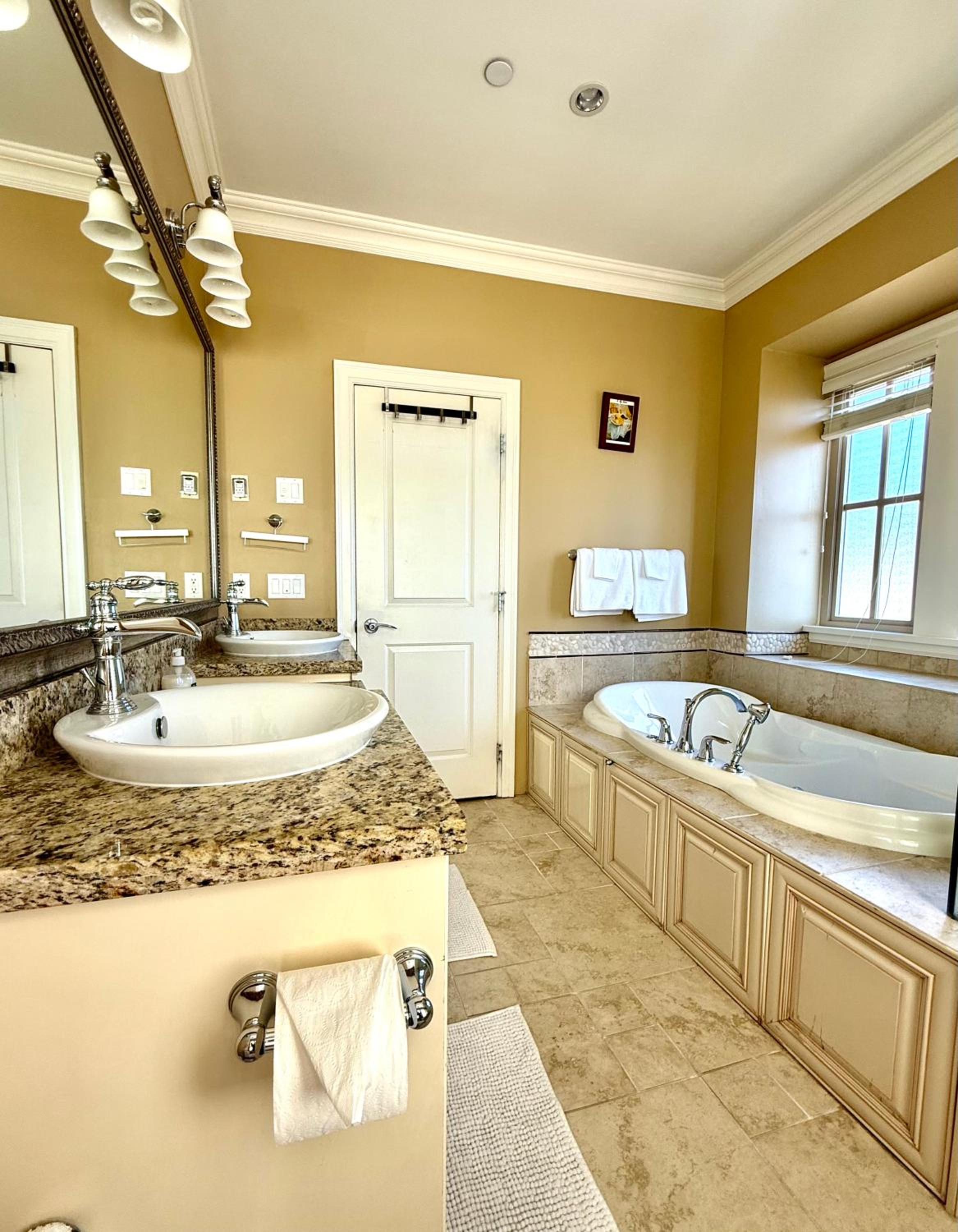 Peaceful Retreat in Arbutus