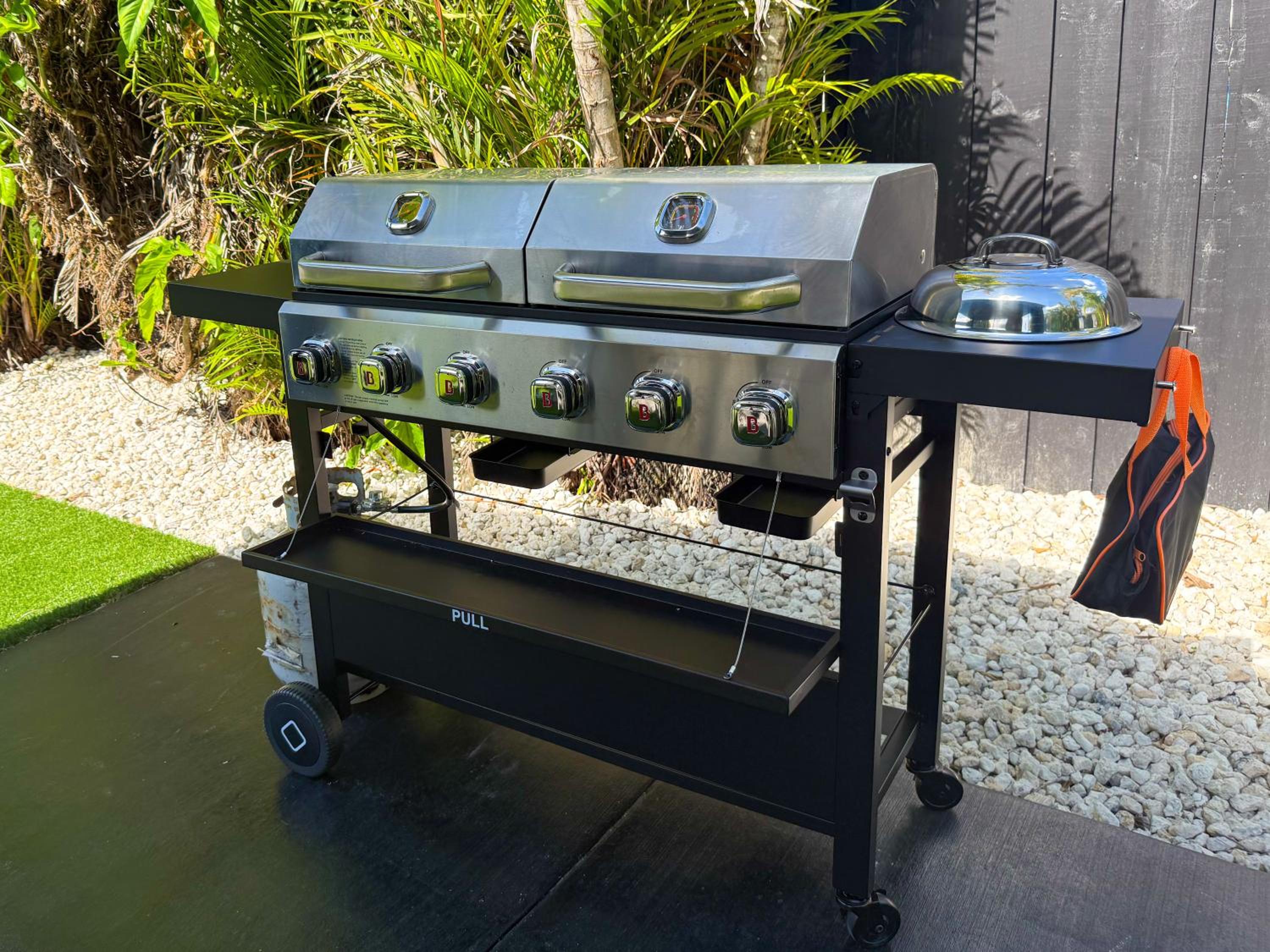 The LuxeLanding MIA- Swimming pool, Oasis Lounge, Mini Golf, BBQ and Hibachi Grill , and Outdoor Games