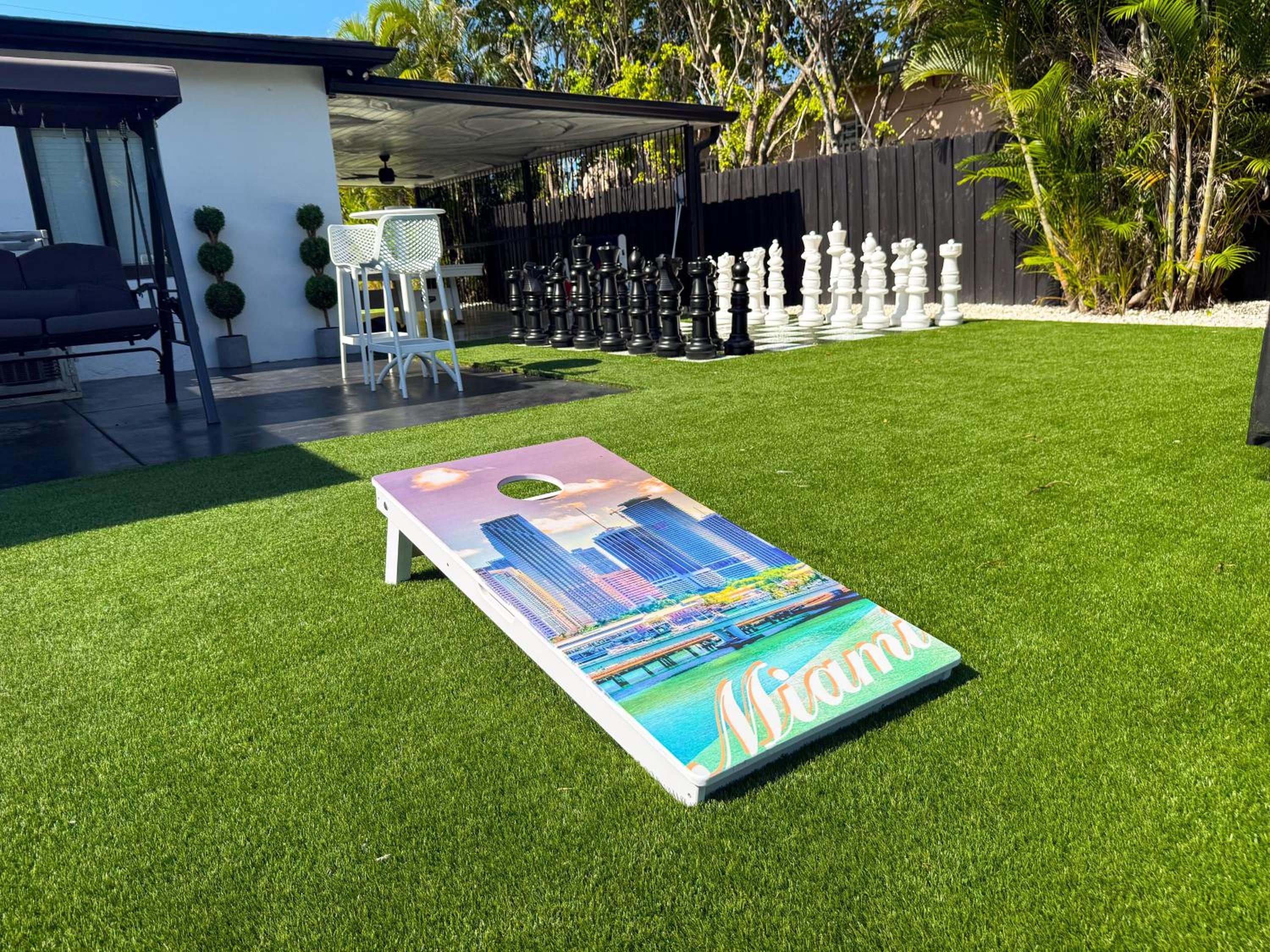 The LuxeLanding MIA- Swimming pool, Oasis Lounge, Mini Golf, BBQ and Hibachi Grill , and Outdoor Games