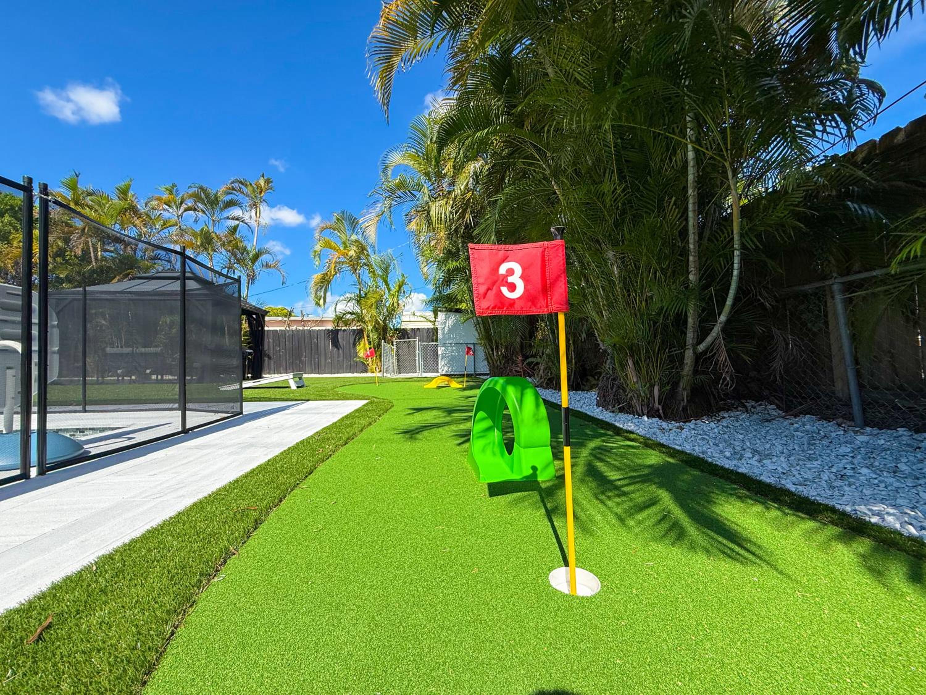 The LuxeLanding MIA- Swimming pool, Oasis Lounge, Mini Golf, BBQ and Hibachi Grill , and Outdoor Games