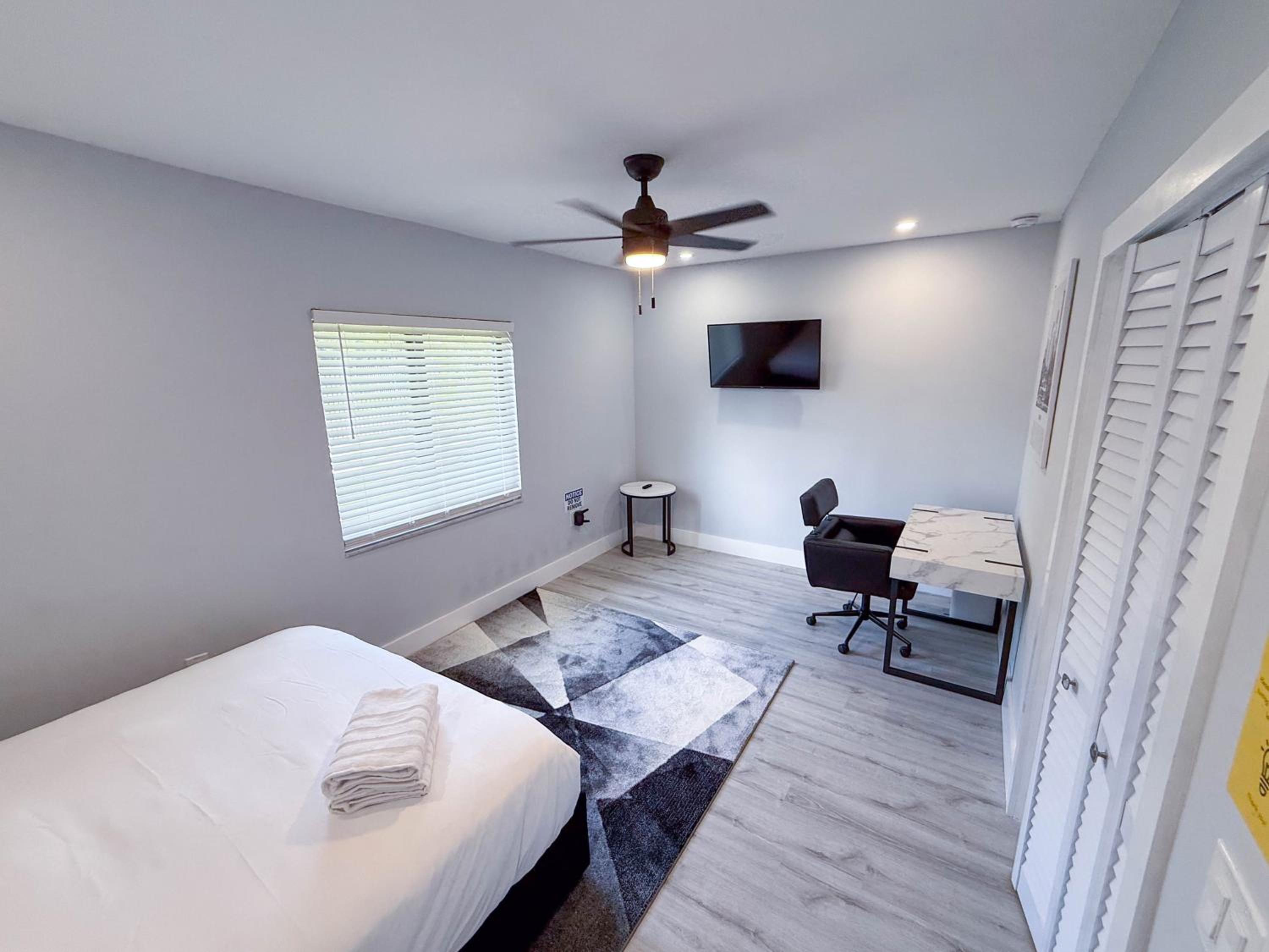 The LuxeLanding MIA- Swimming pool, Oasis Lounge, Mini Golf, BBQ and Hibachi Grill , and Outdoor Games