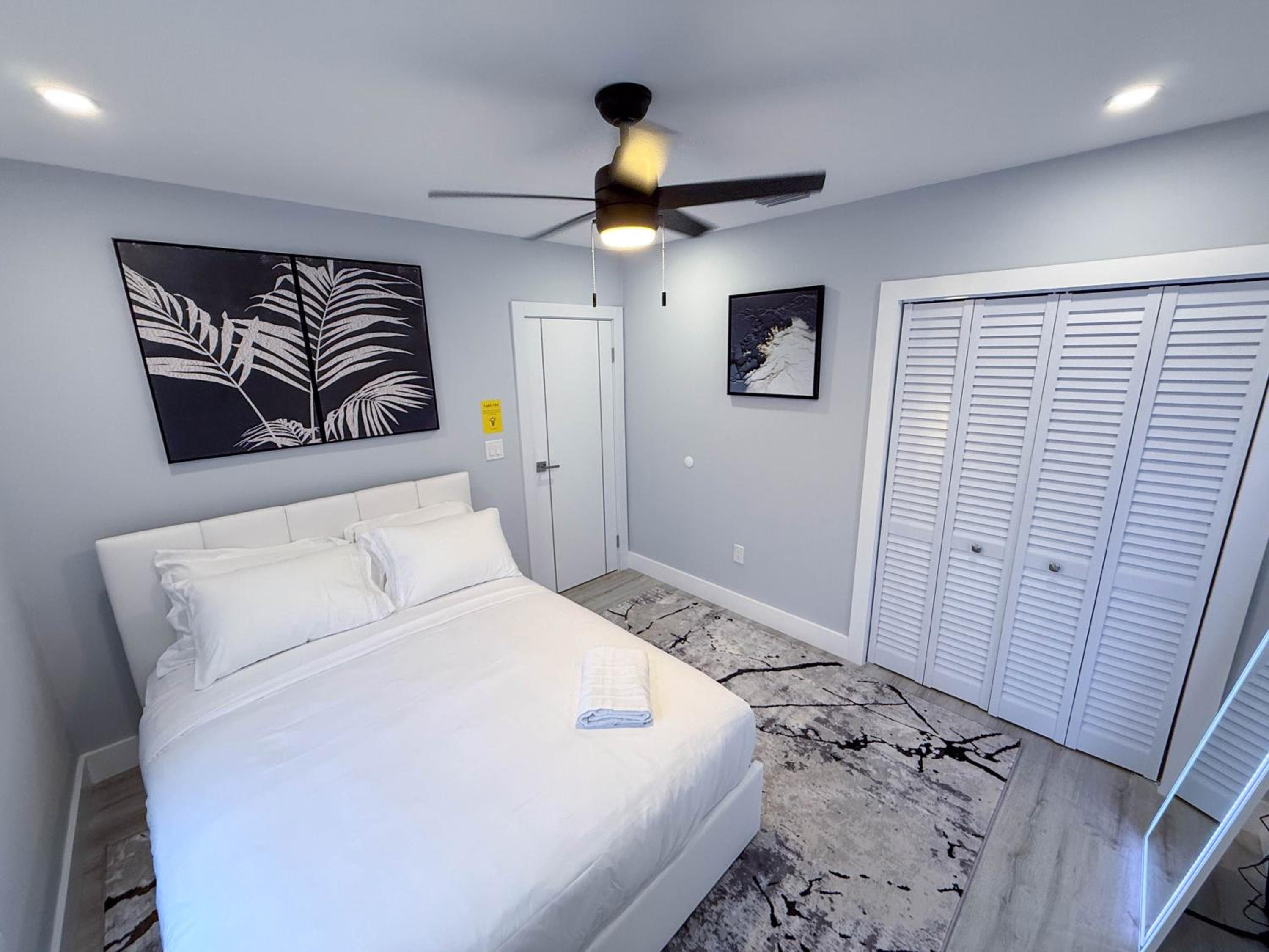 The LuxeLanding MIA- Swimming pool, Oasis Lounge, Mini Golf, BBQ and Hibachi Grill , and Outdoor Games