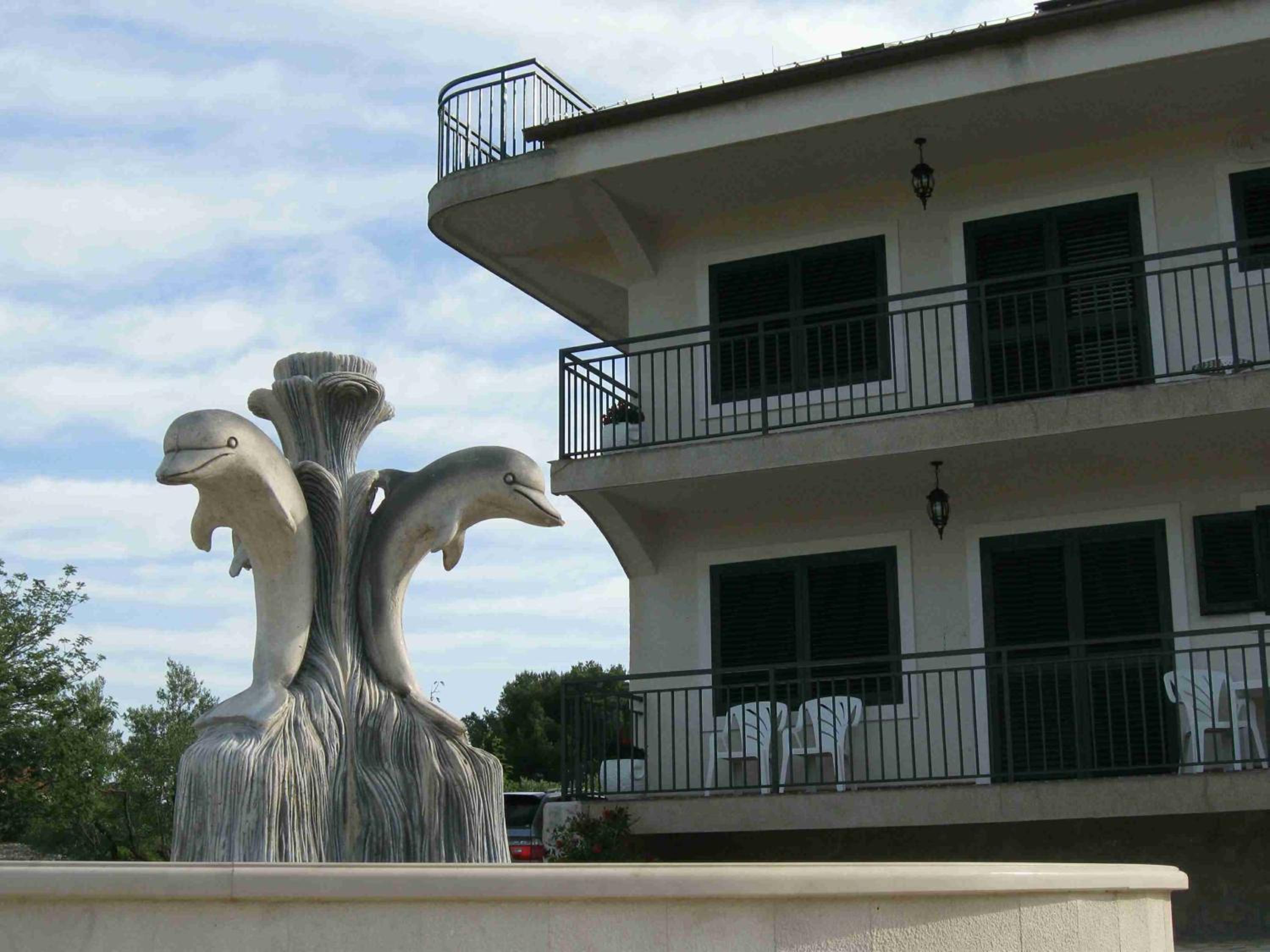 Americana Luxury Apartments view 4