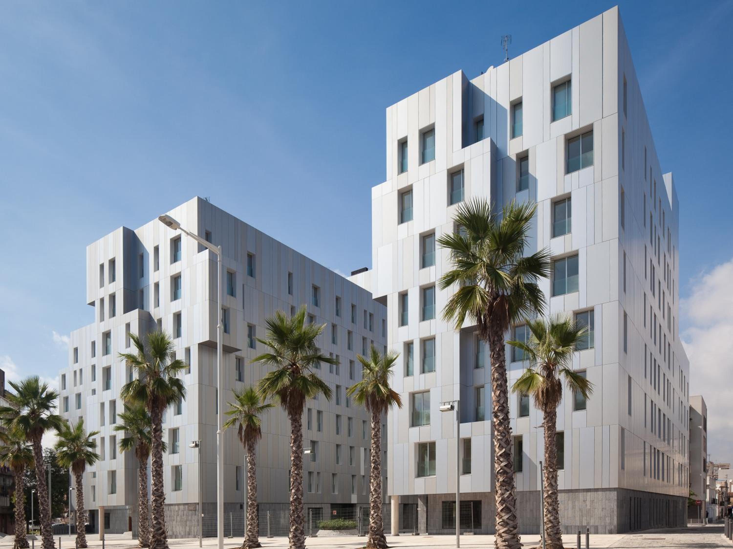 Lugaris Beach Apartments