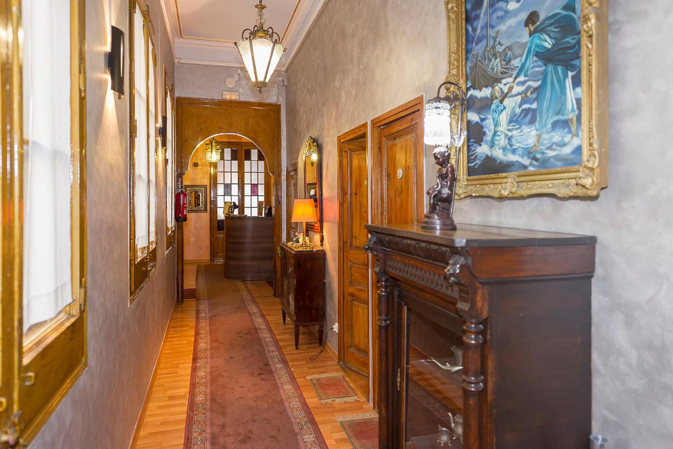 Hostal Girona