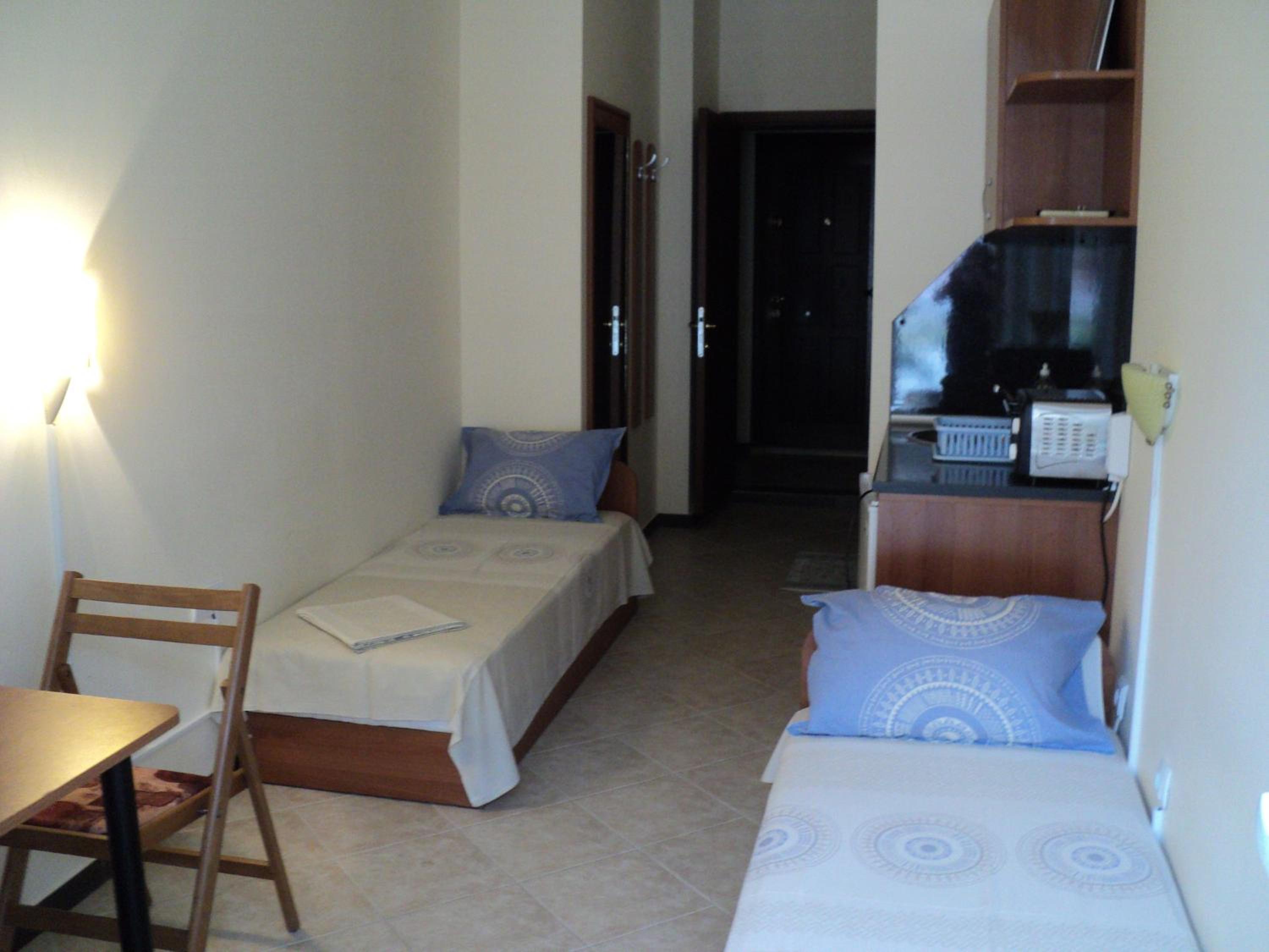 Meni Apartments and Guest Rooms