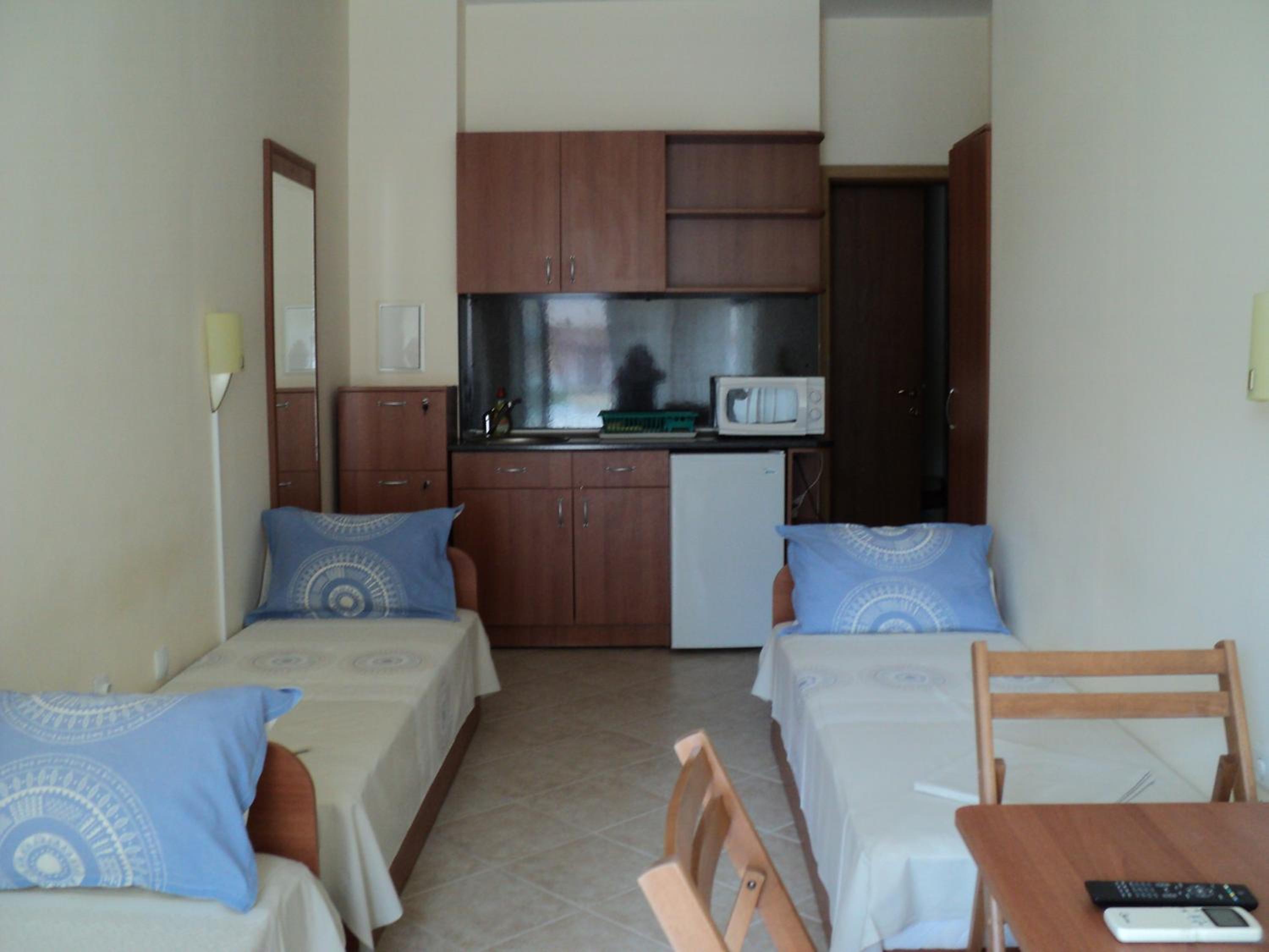 Meni Apartments and Guest Rooms