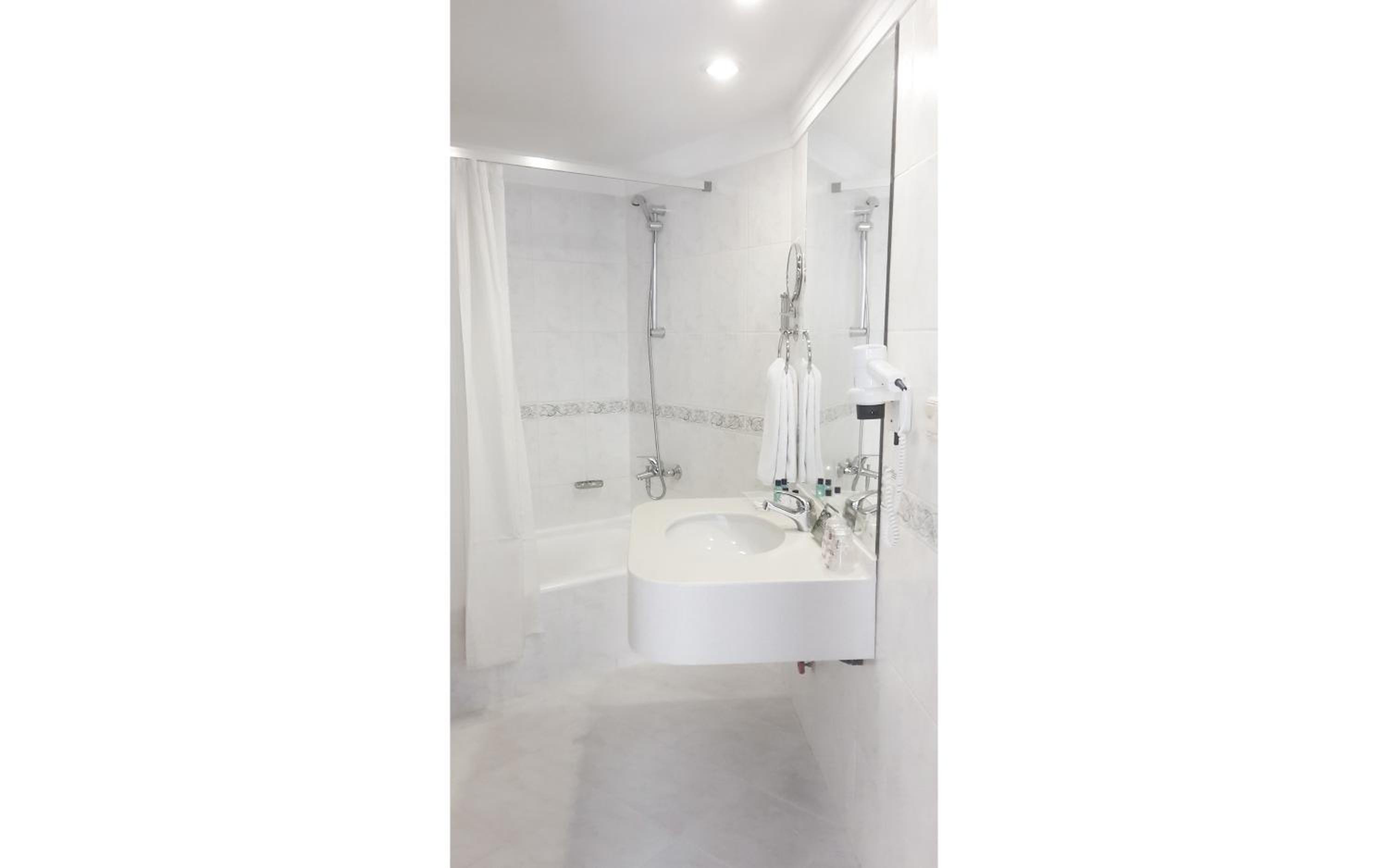 Golden Lotus Hotel - Image 81