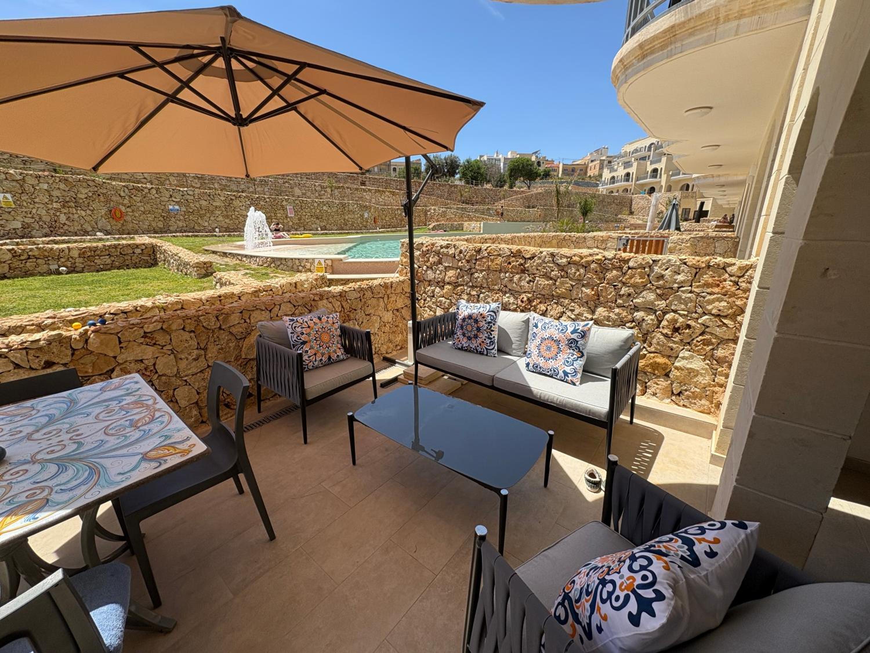 Luxury 3 Bed Apartment with Large Outdoor Pools and Gardens