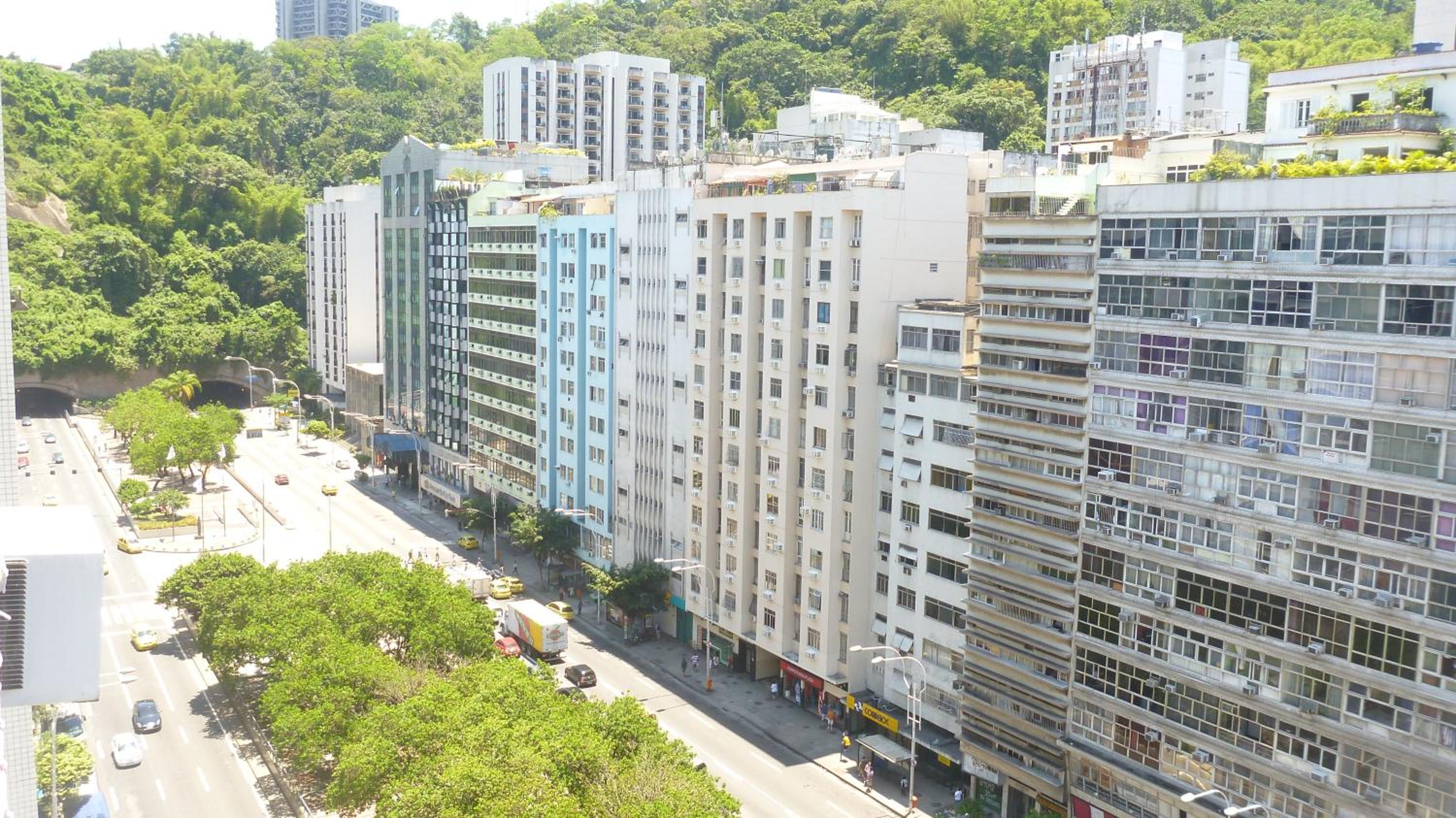 Apartamento completo na praia de Copacabana 02 Quartos com vista lateral mar em andar alto, ar, wifi , netflix, pauloangerami RMVC18