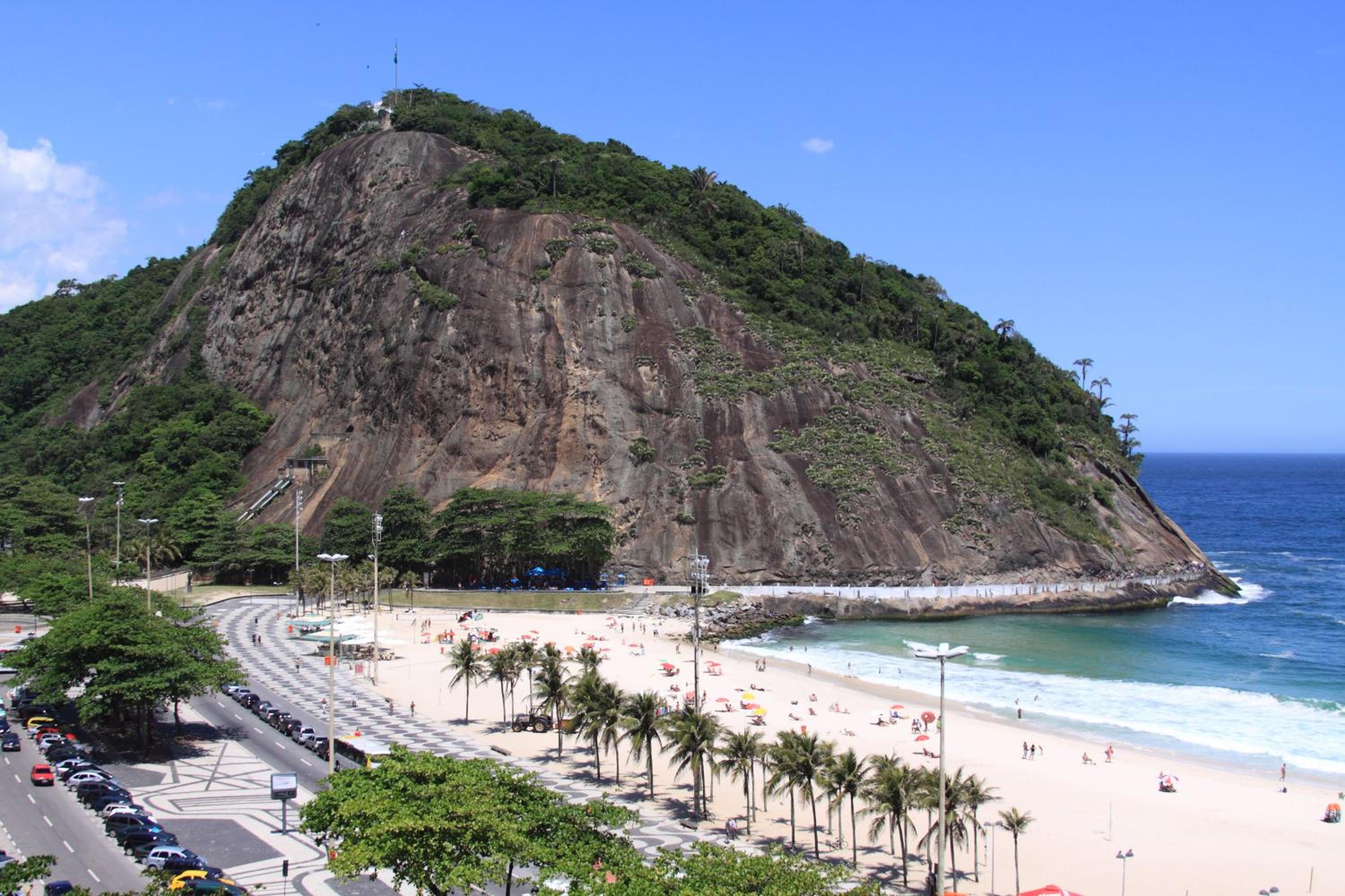 Apartamento completo na praia de Copacabana 02 Quartos com vista lateral mar em andar alto, ar, wifi , netflix, pauloangerami RMVC18