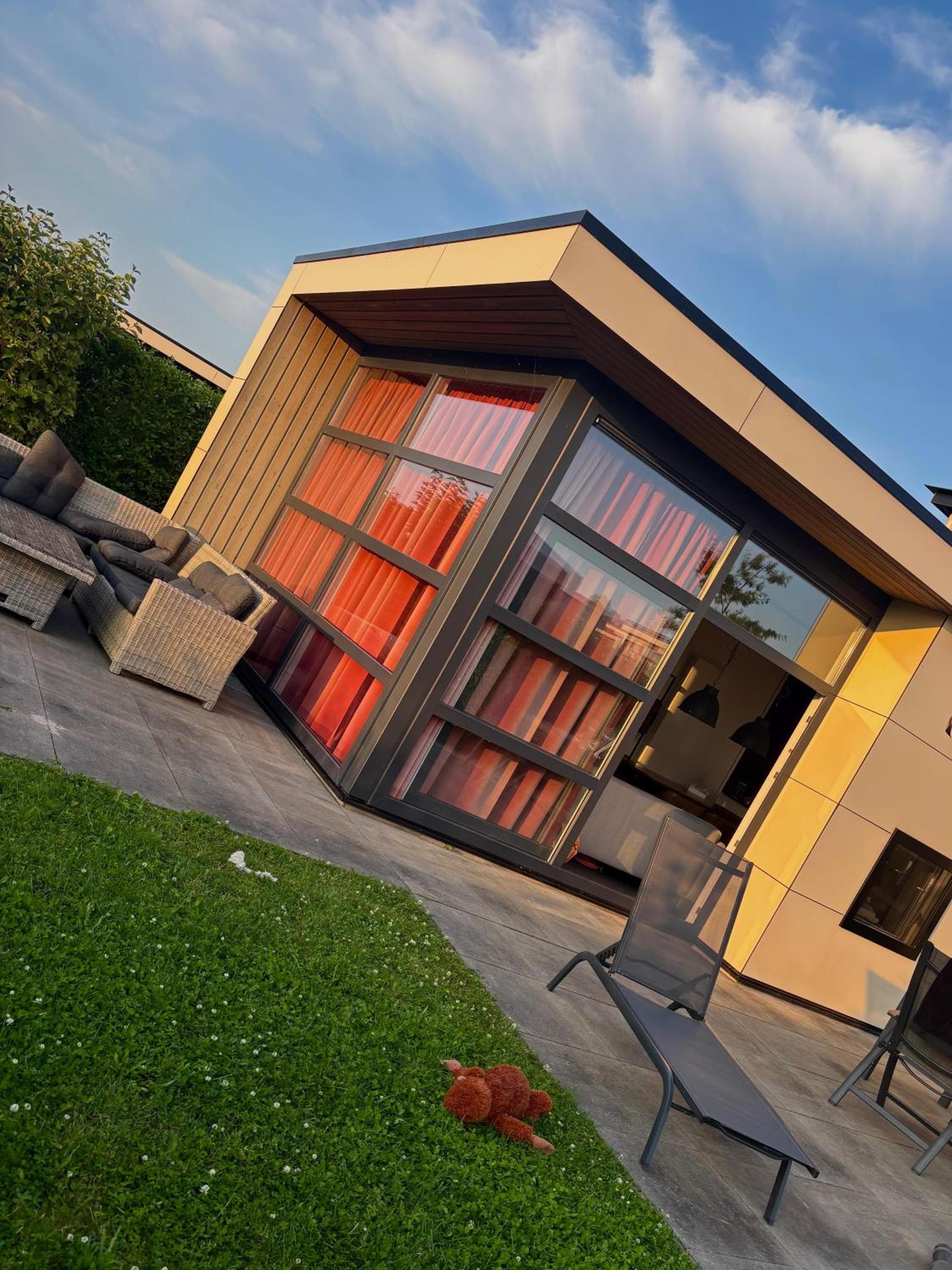 Marina Strandbad Chalet RiverLodge mit Zaun Haus Nr 94