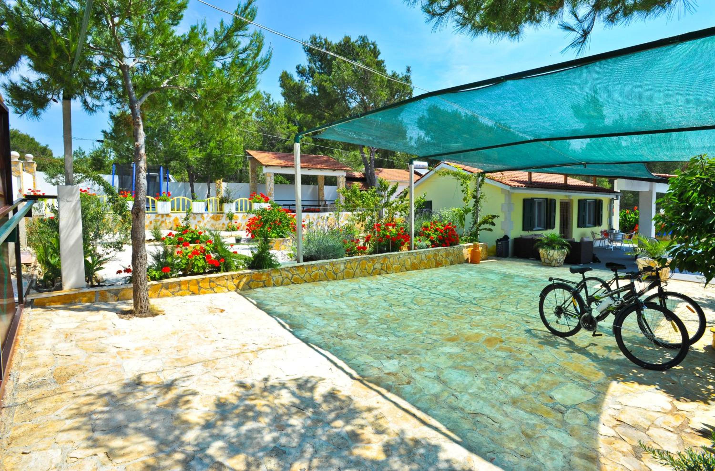 Secluded house with seawater pool view 5