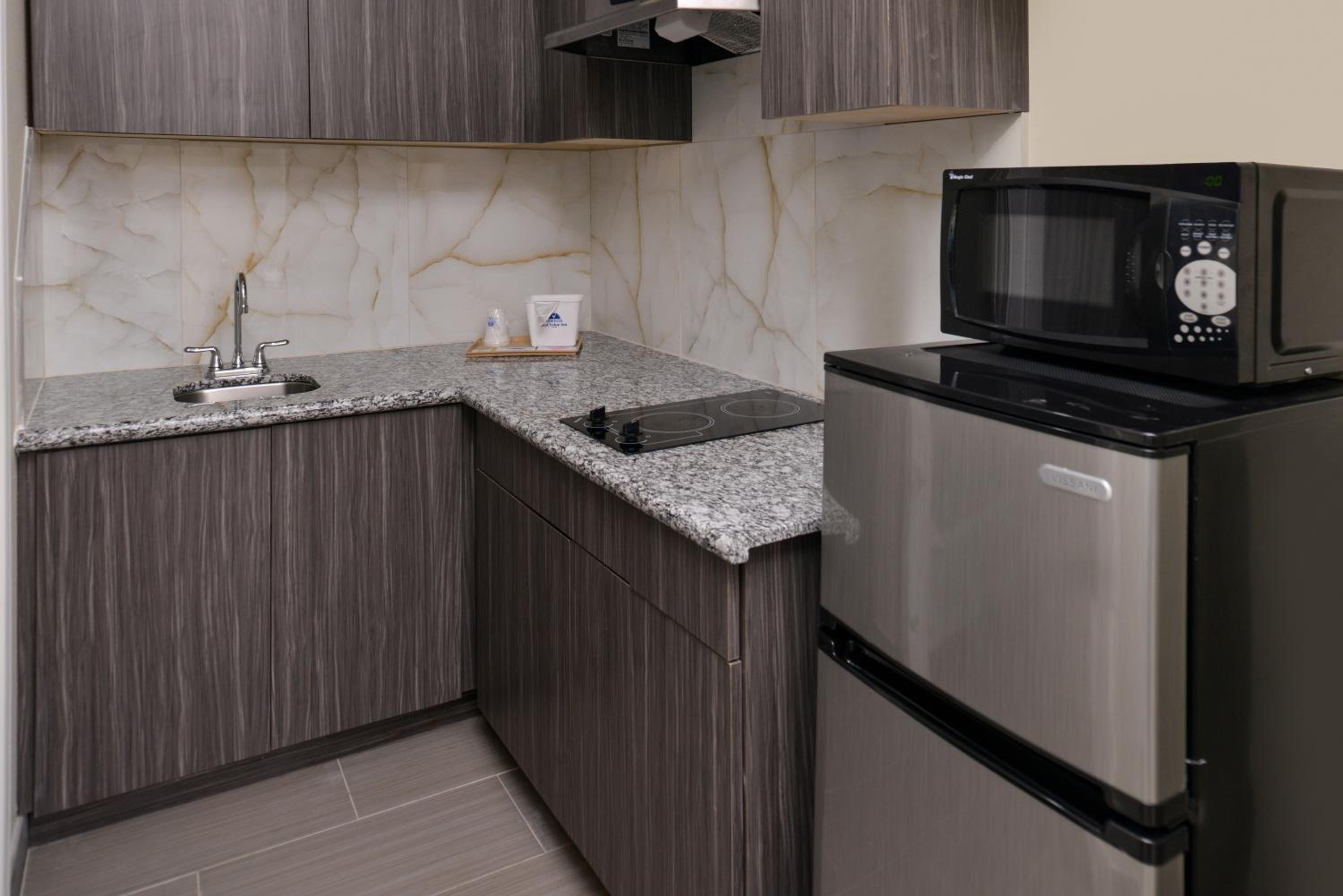 Americas Best Value Inn & Suites - Houston/Hwy 6 & Westpark
