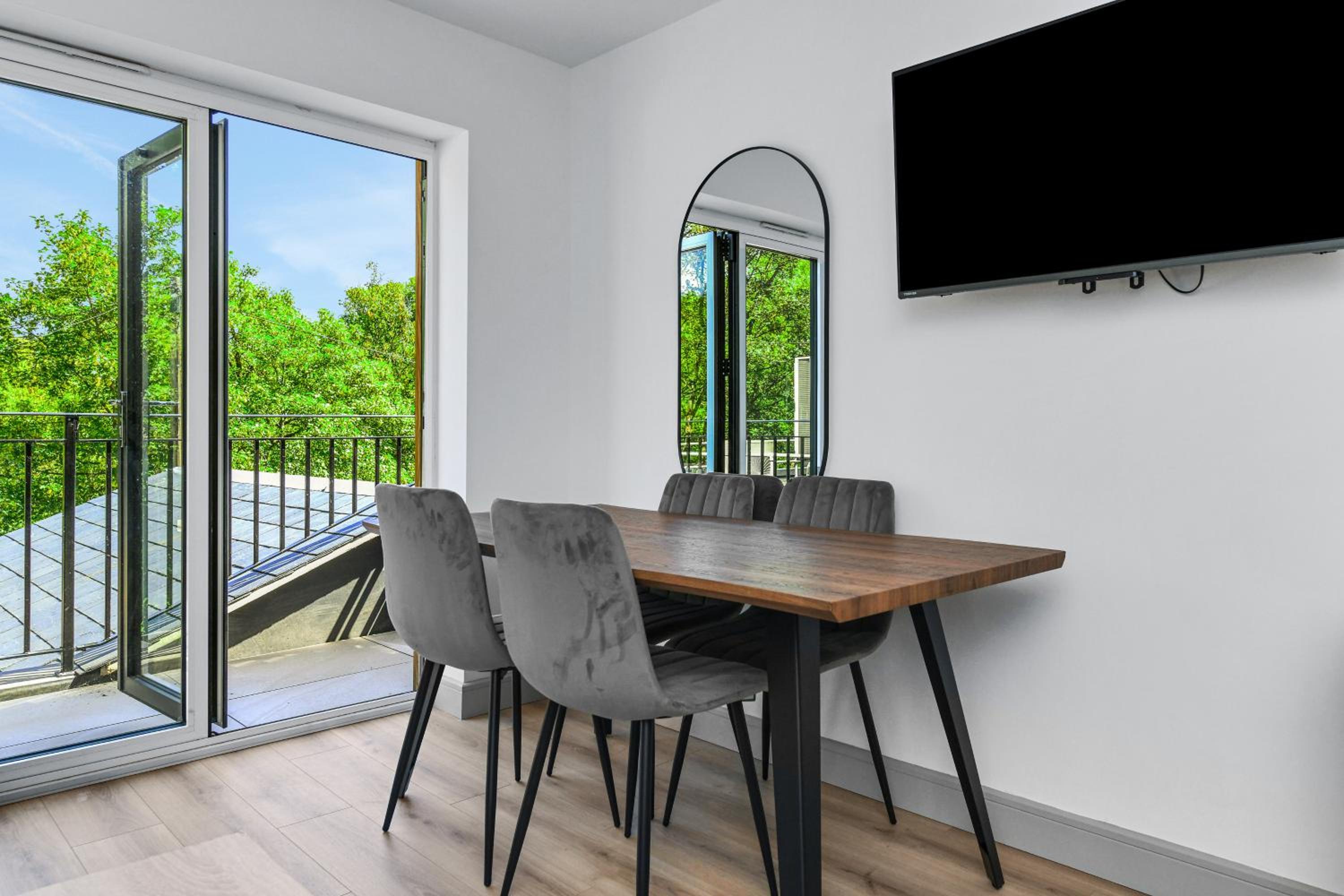 Matlock Town Centre Flat Near Transport Links