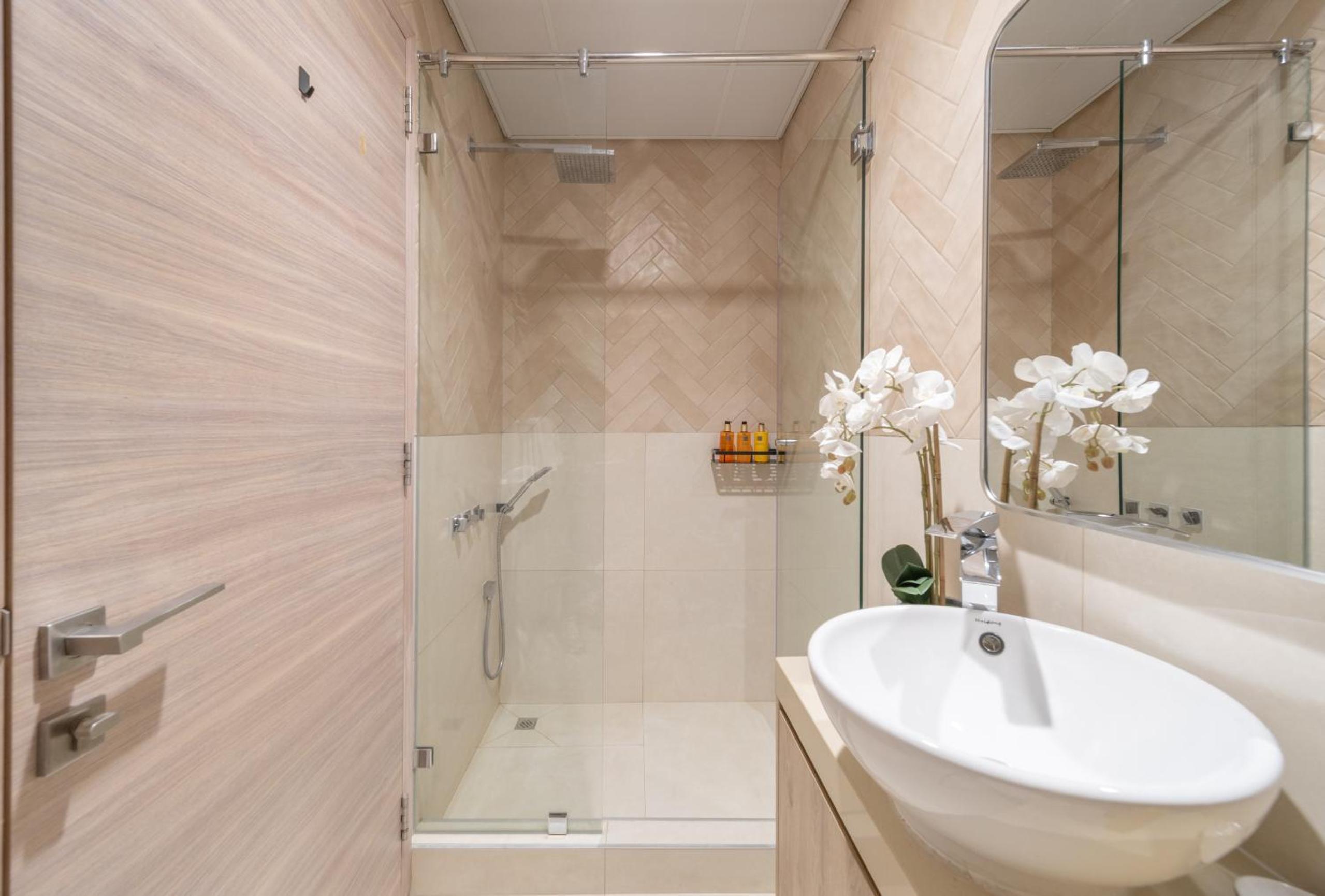 EDEN'S Homes & Villas - Iris Amber