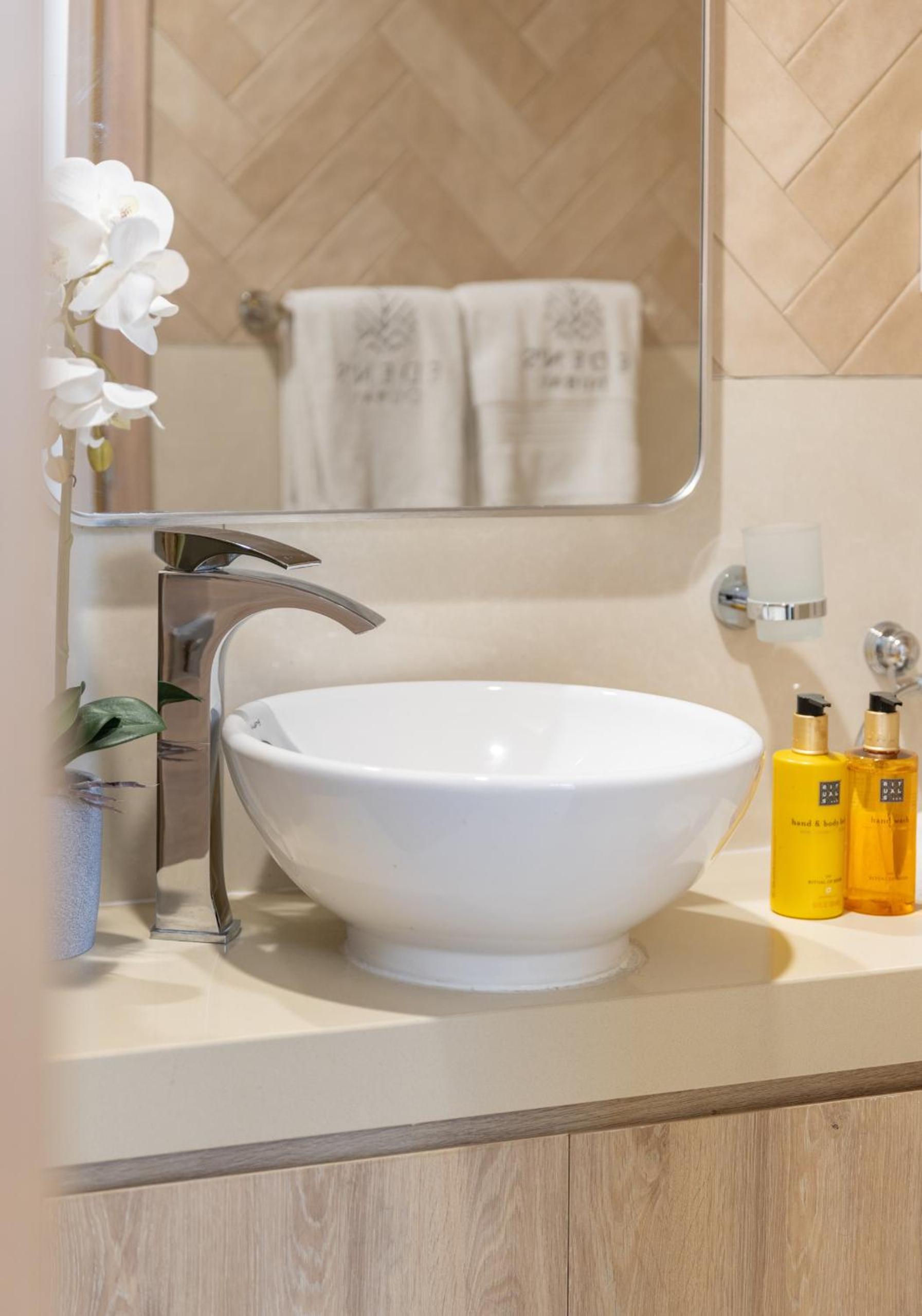 EDEN'S Homes & Villas - Iris Amber