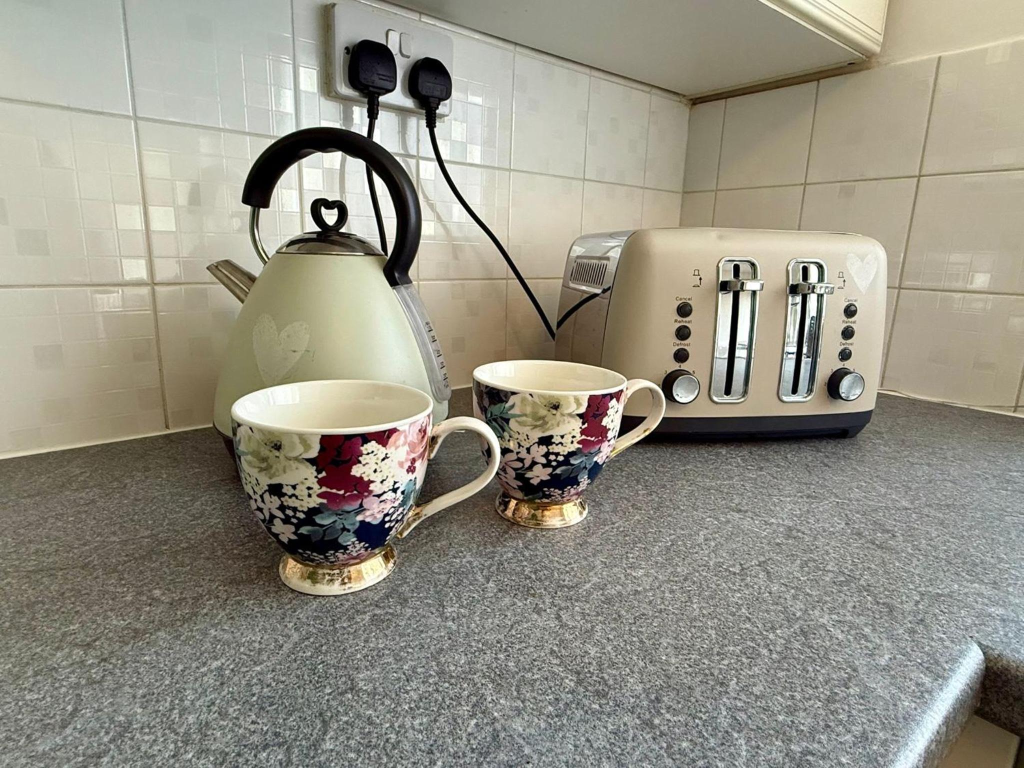 Spacious 3-Bed Home Contractor-Friendly with Parking in Wolverhampton
