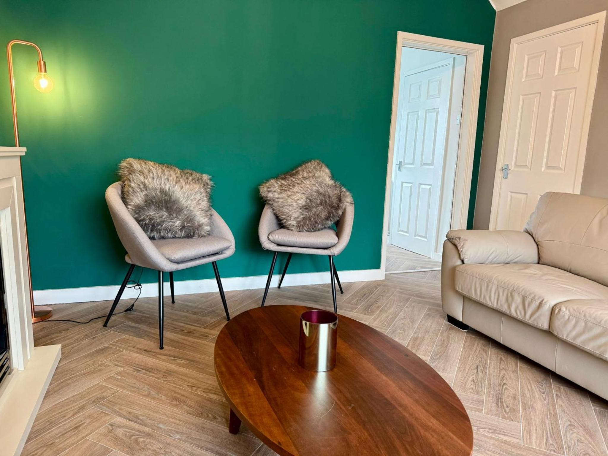 Spacious 3-Bed Home Contractor-Friendly with Parking in Wolverhampton