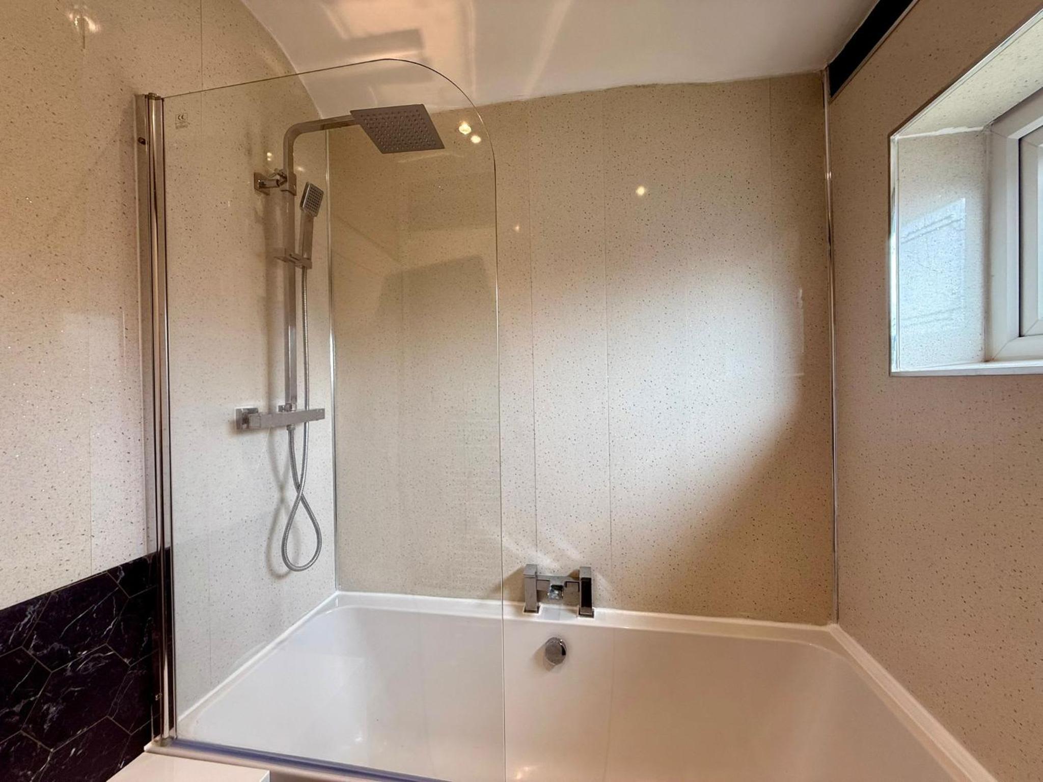 Spacious 3-Bed Home Contractor-Friendly with Parking in Wolverhampton