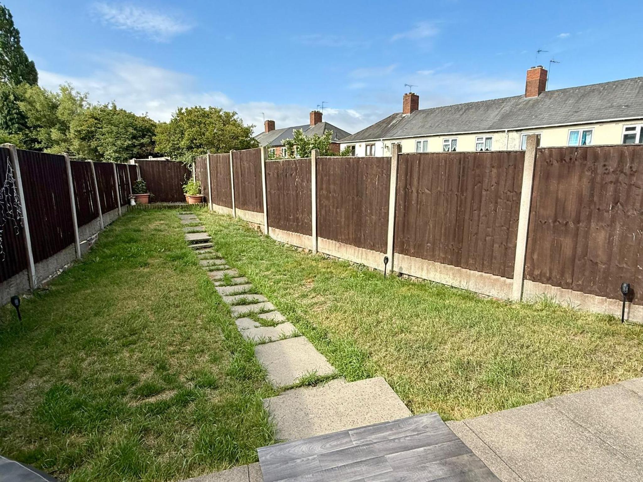 Spacious 3-Bed Home Contractor-Friendly with Parking in Wolverhampton