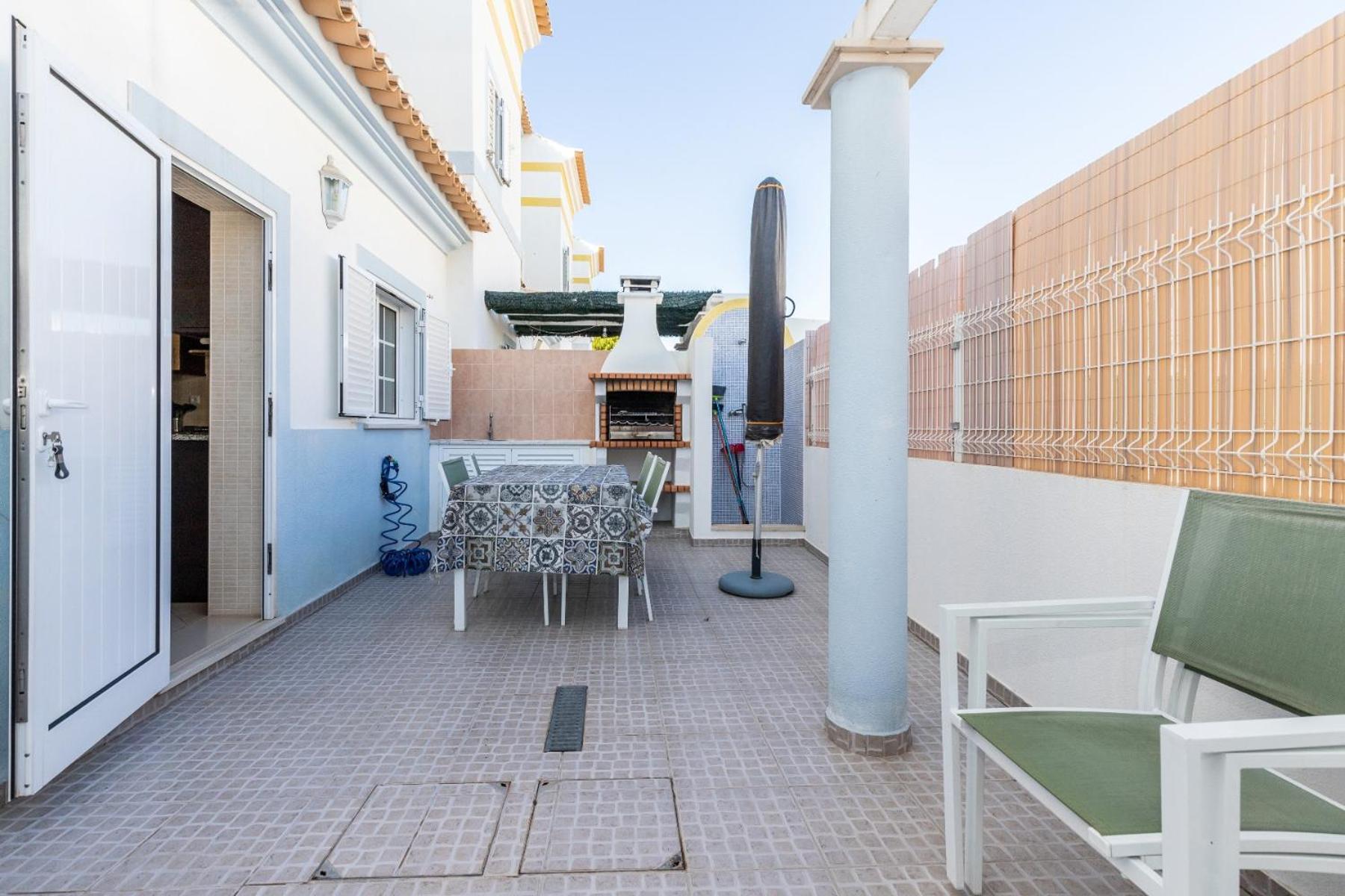 Arribas Beach House 19V3 by AlgarveManta