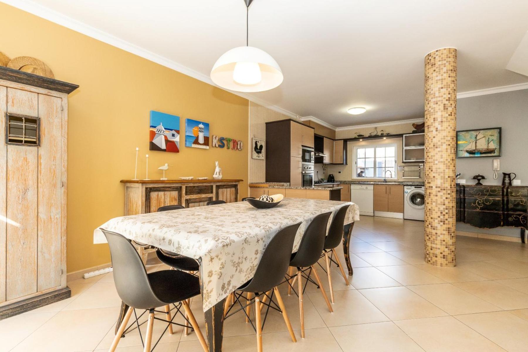 Arribas Beach House 19V3 by AlgarveManta