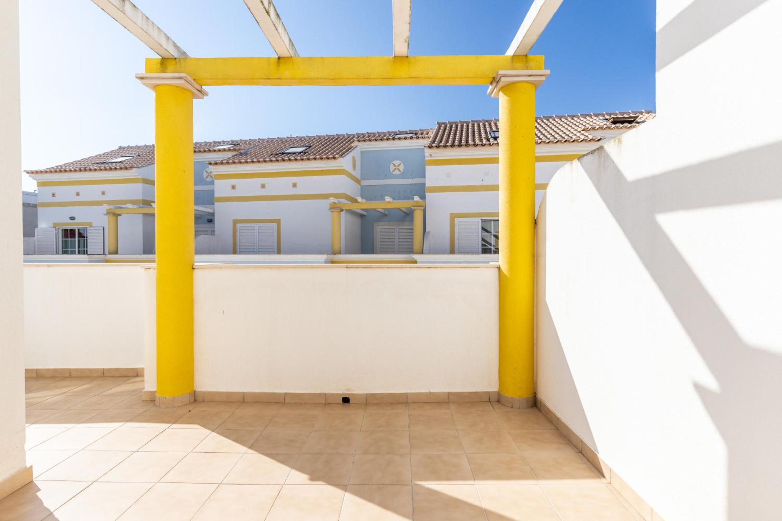 Arribas Beach House 19V3 by AlgarveManta