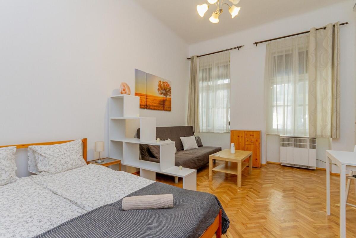 AK57 Central Apartment