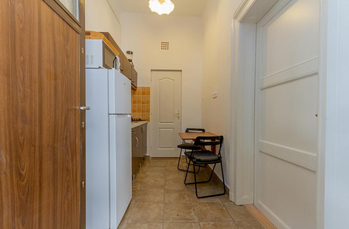AK57 Central Apartment