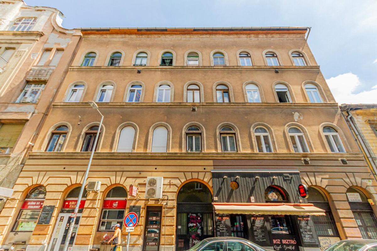 AK57 Central Apartment