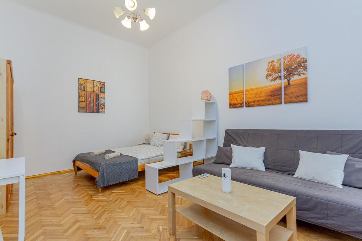 AK57 Central Apartment