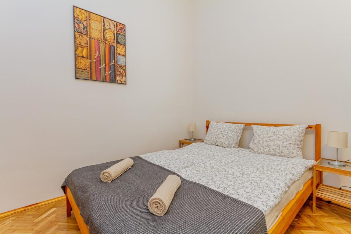 AK57 Central Apartment