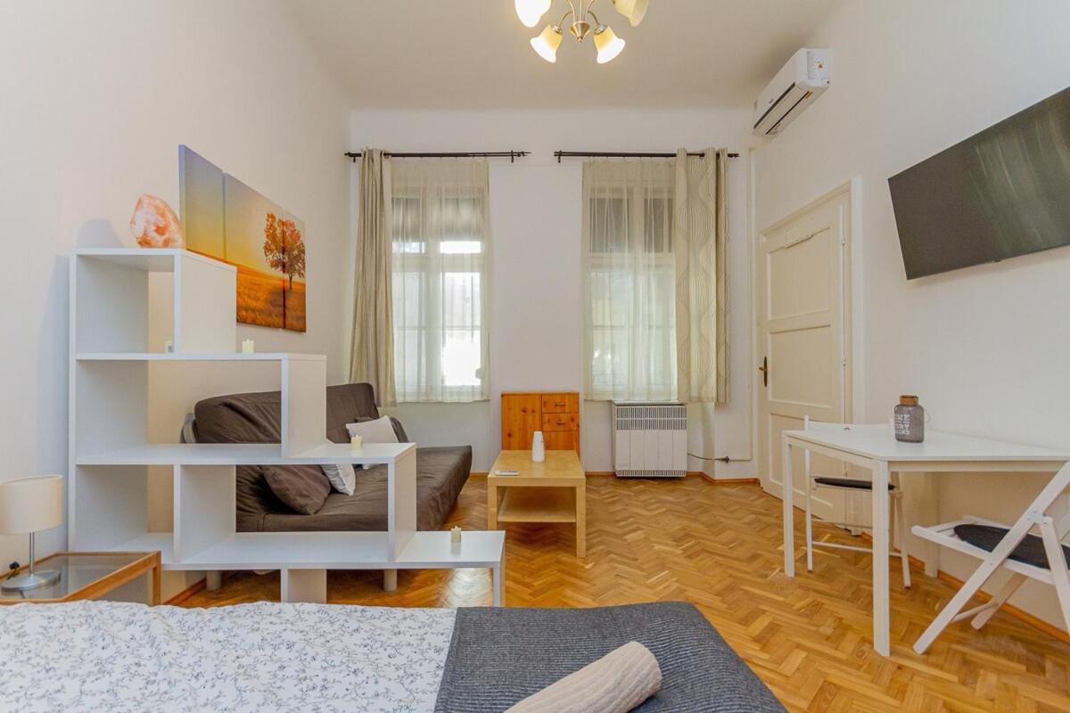 AK57 Central Apartment