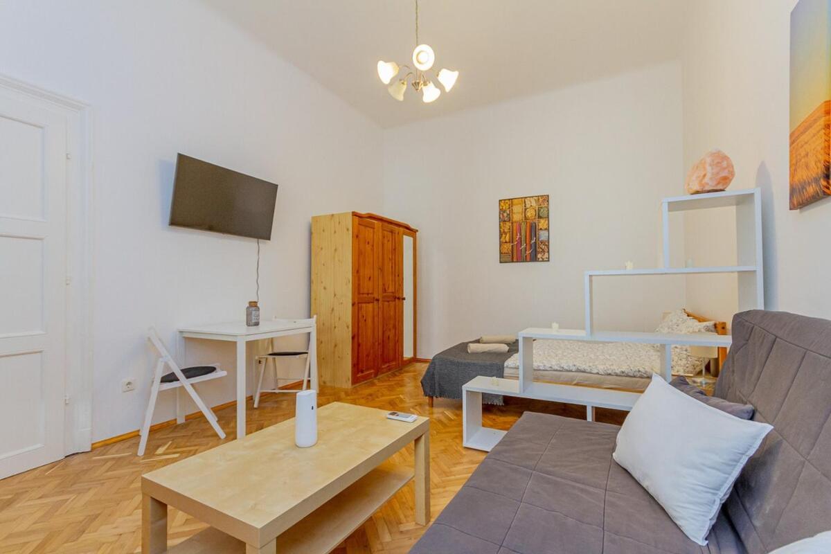 AK57 Central Apartment