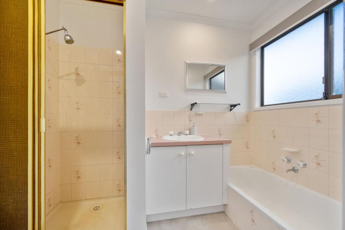 Inverloch Dual Retreat with Spa Bath 400m to Beach