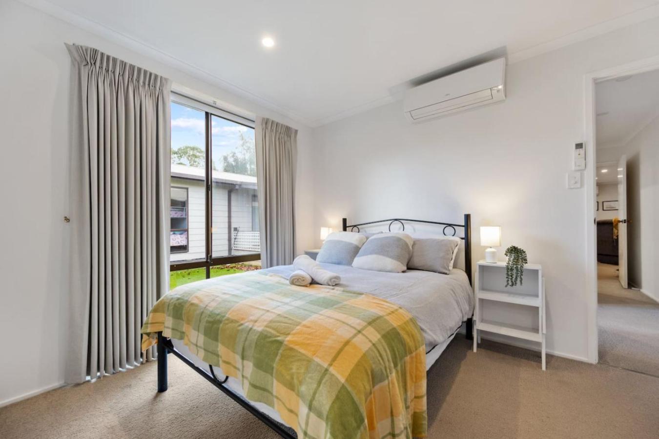 Inverloch Dual Retreat with Spa Bath 400m to Beach