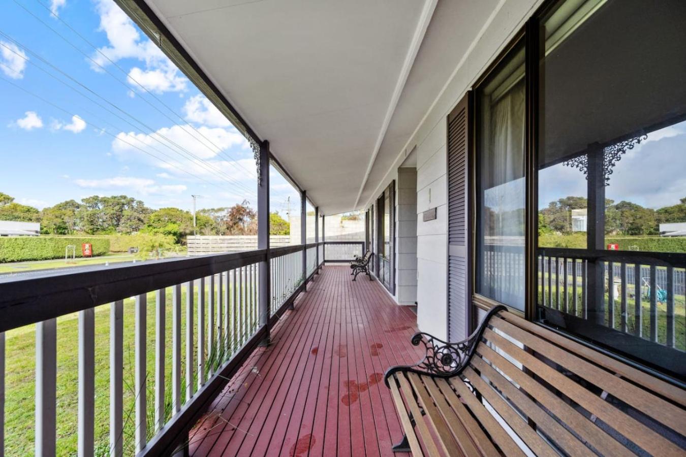Inverloch Dual Retreat with Spa Bath 400m to Beach