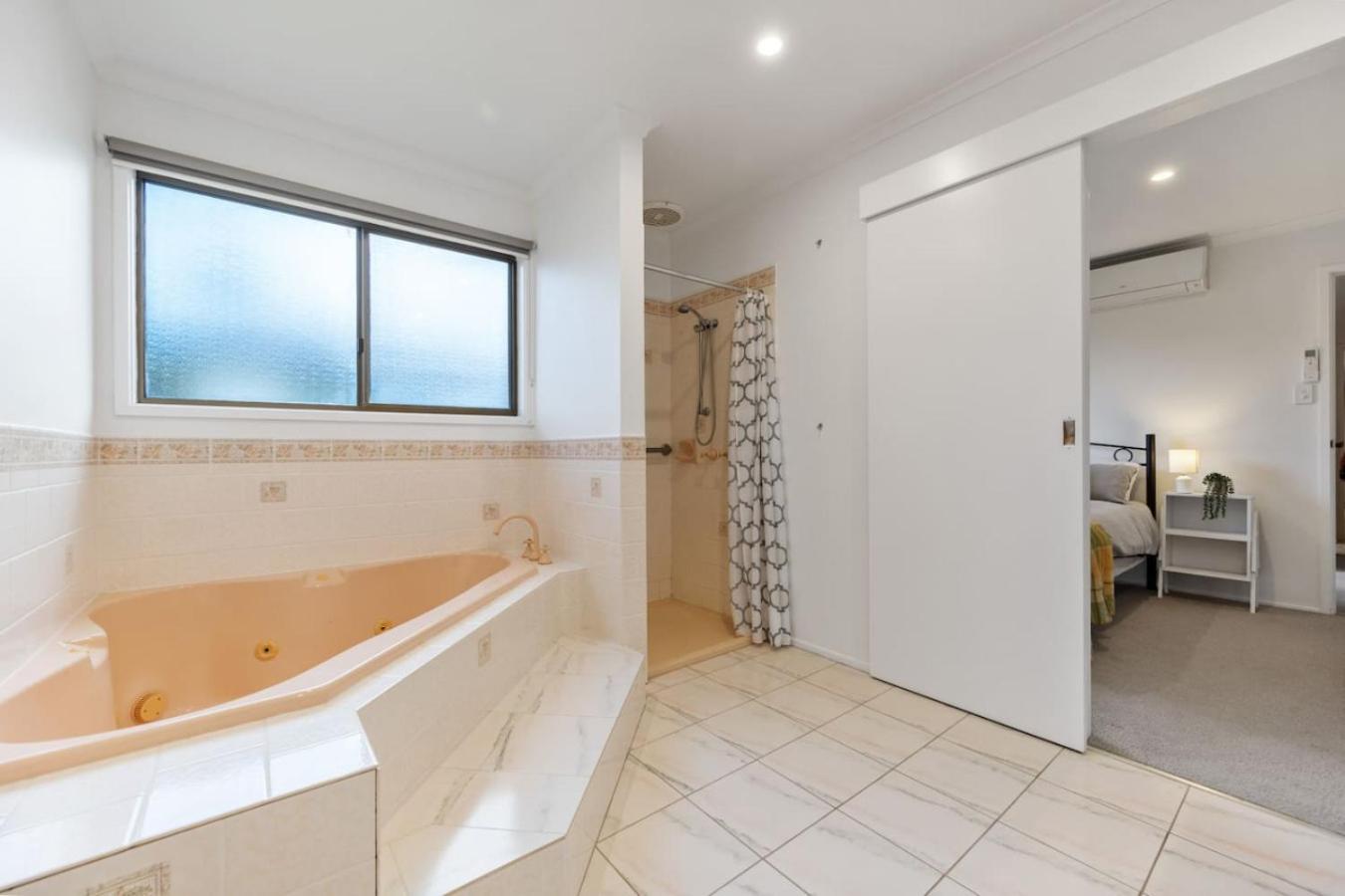 Inverloch Dual Retreat with Spa Bath 400m to Beach