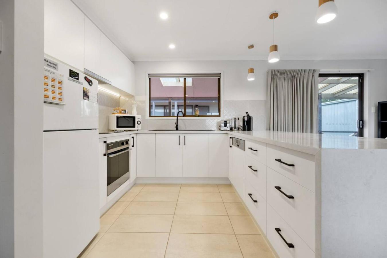 Inverloch Dual Retreat with Spa Bath 400m to Beach