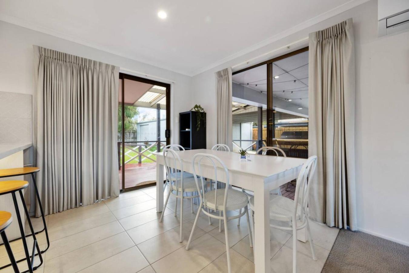 Inverloch Dual Retreat with Spa Bath 400m to Beach
