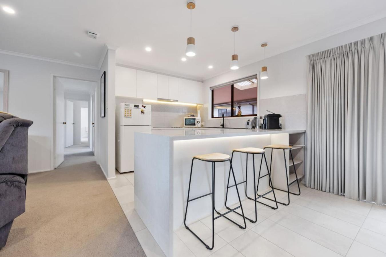 Inverloch Dual Retreat with Spa Bath 400m to Beach