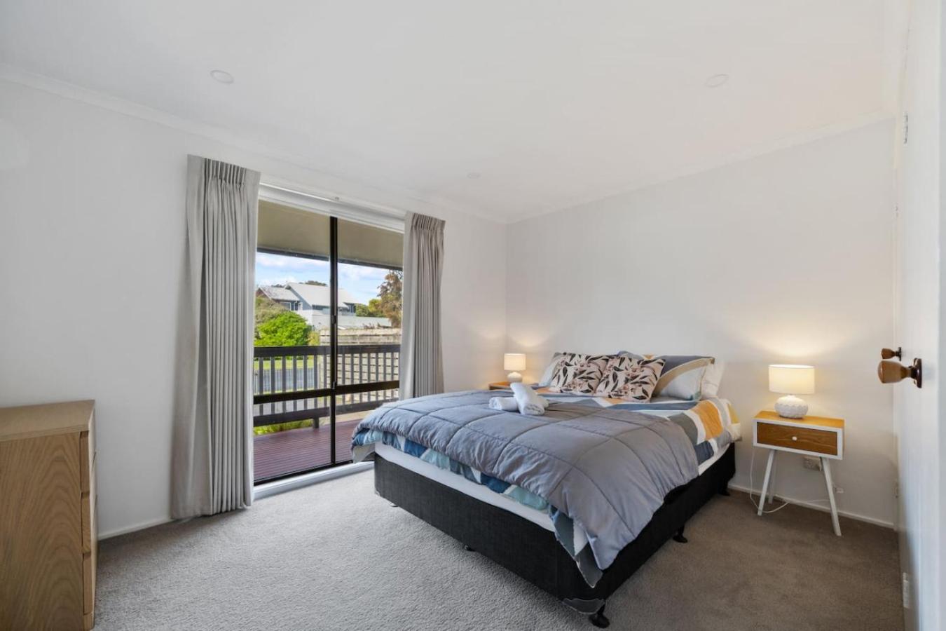 Inverloch Dual Retreat with Spa Bath 400m to Beach