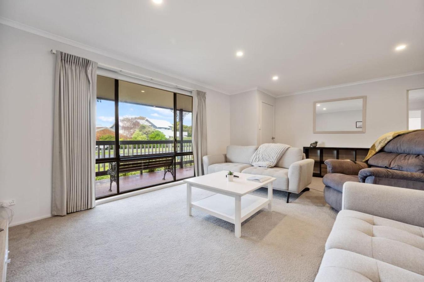Inverloch Dual Retreat with Spa Bath 400m to Beach