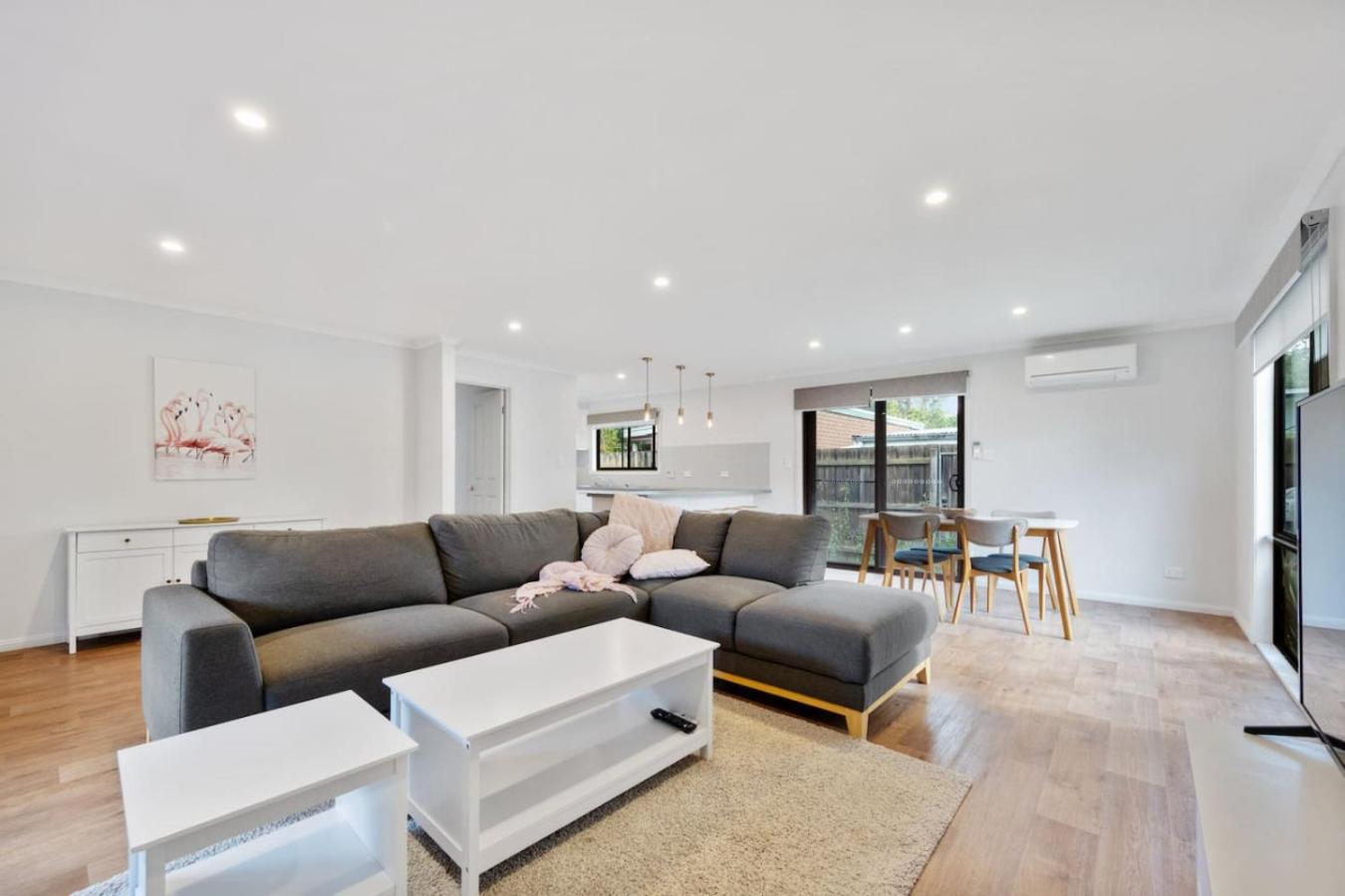 Inverloch Dual Retreat with Spa Bath 400m to Beach