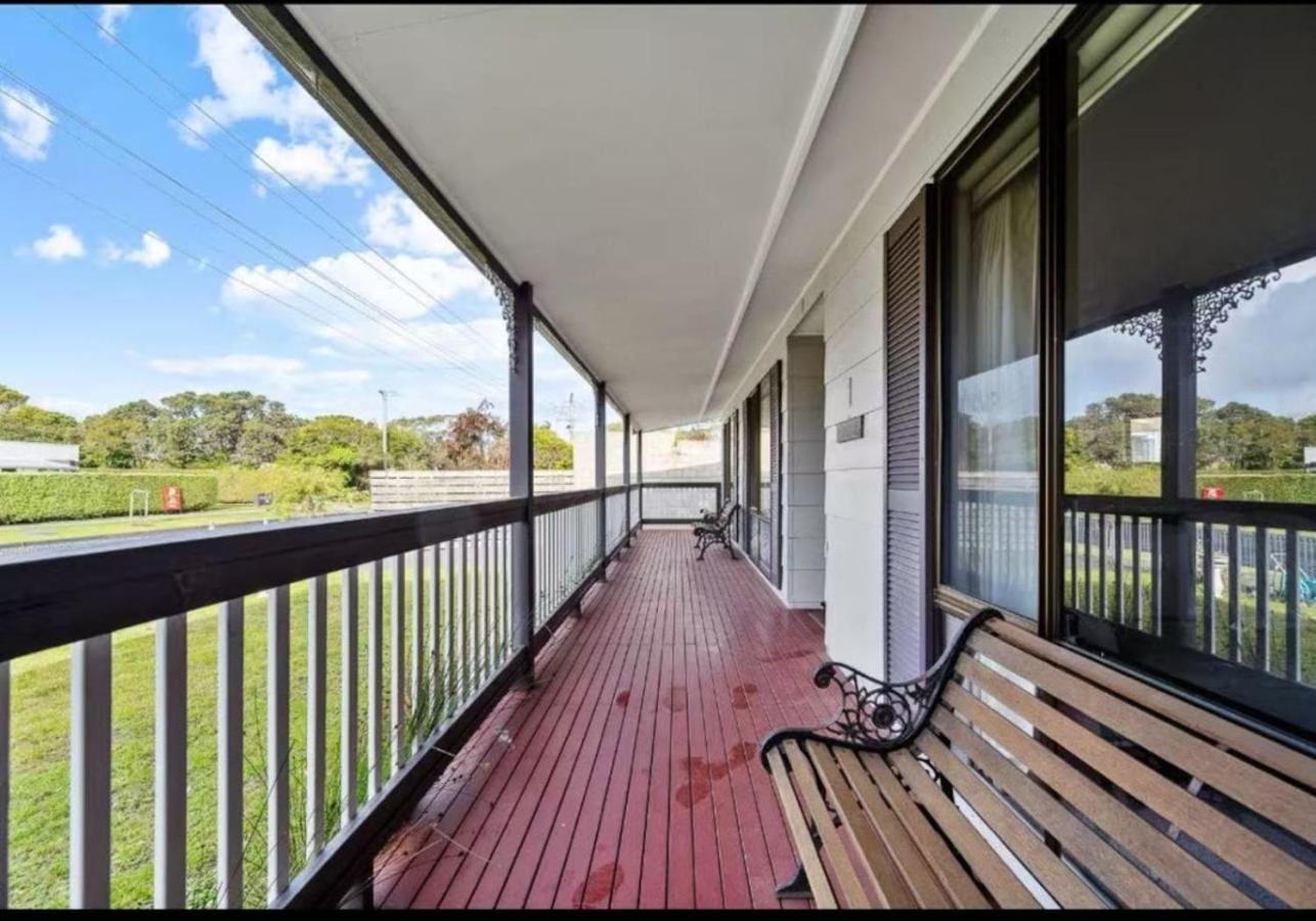 Inverloch Dual Retreat with Spa Bath 400m to Beach